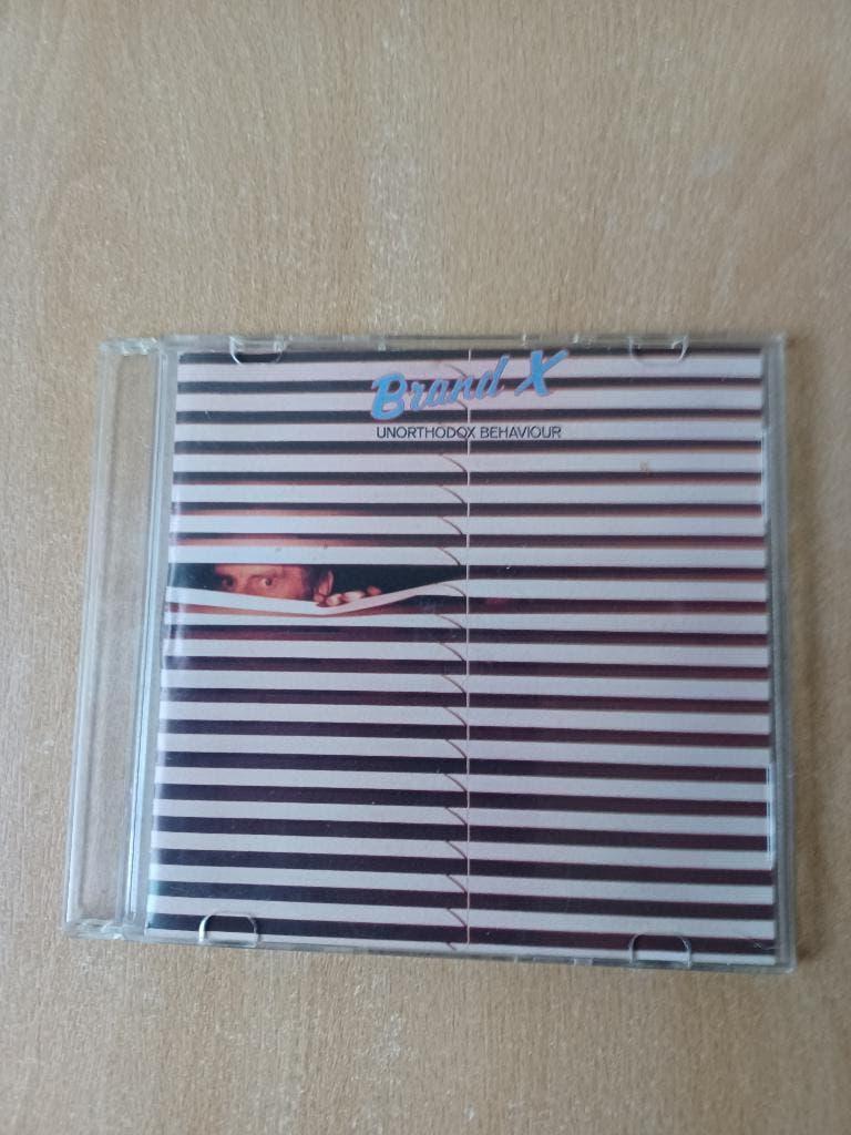 Brand X  -  UNORTHODOX BEHAVIOUR      cd, Ophalen of Verzenden, 1960 tot 1980, Zo goed als nieuw, Jazz