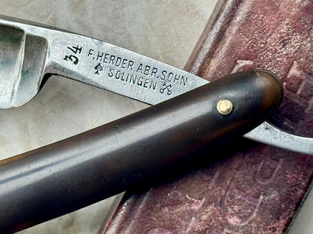Klassiek open scheermes - Fr. Herder nr 34 Solingen, Antiek en Kunst, Antiek | Gereedschap en Instrumenten, Ophalen of Verzenden