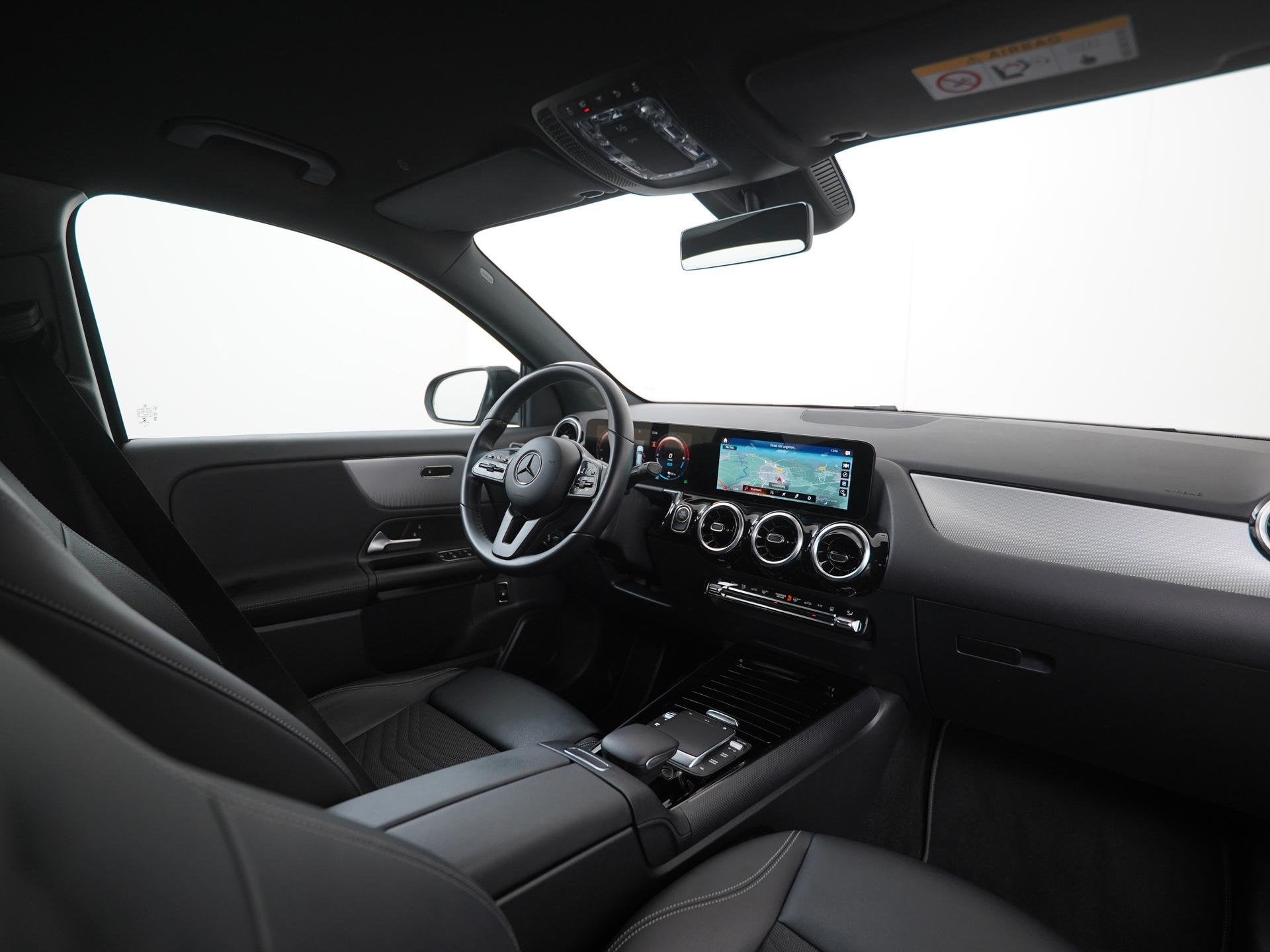 Mercedes-Benz GLA-klasse 250e Business Line | Trekhaak | Wid, 4 cilinders, Leder en Stof, Zwart, Bedrijf