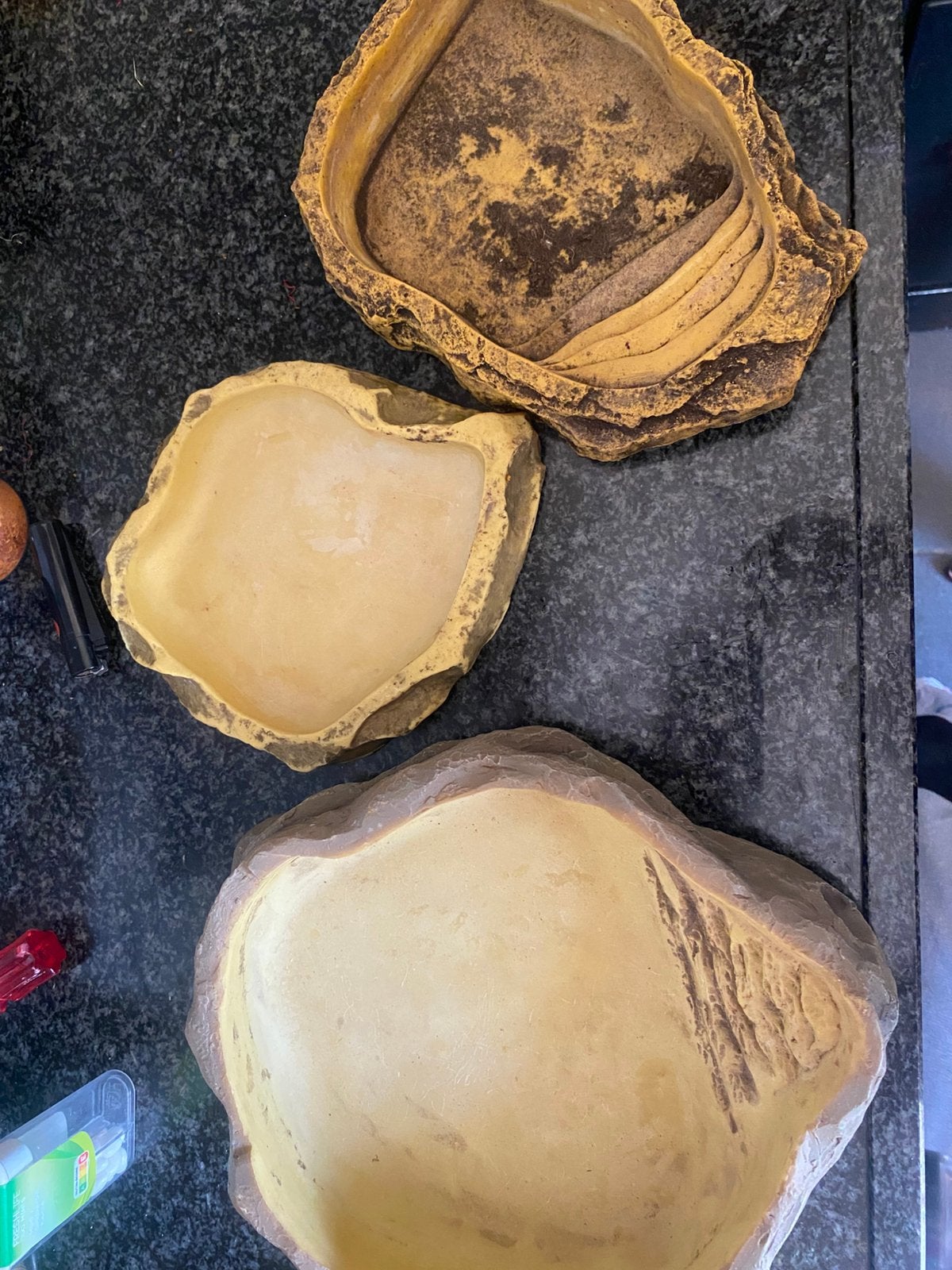 3 size reptile plates, Ophalen, Zo goed als nieuw