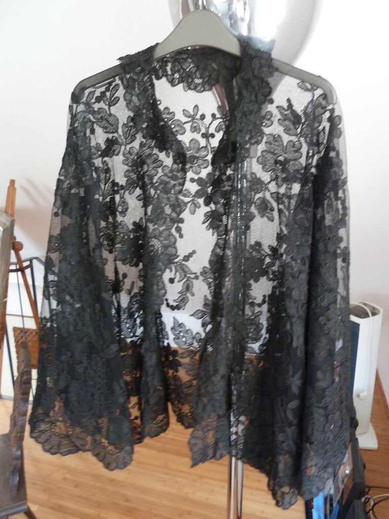 Antieke zwart kanten cape ca. 1900, Frans Calais kant, izgs, Verzenden, Dames, Onbekend