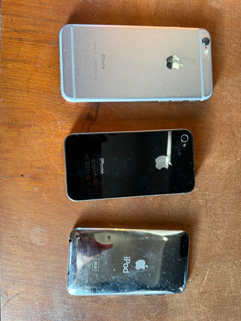 Partij van 3 oude Apple iPhones en iPods, Telecommunicatie, Mobiele telefoons | Apple iPhone, Ophalen, Gebruikt