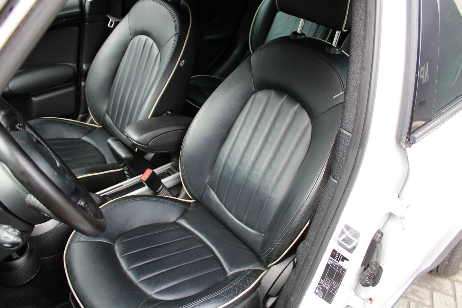 Foto 11 van Mini Countryman 1.6 Cooper S 2011 Wit