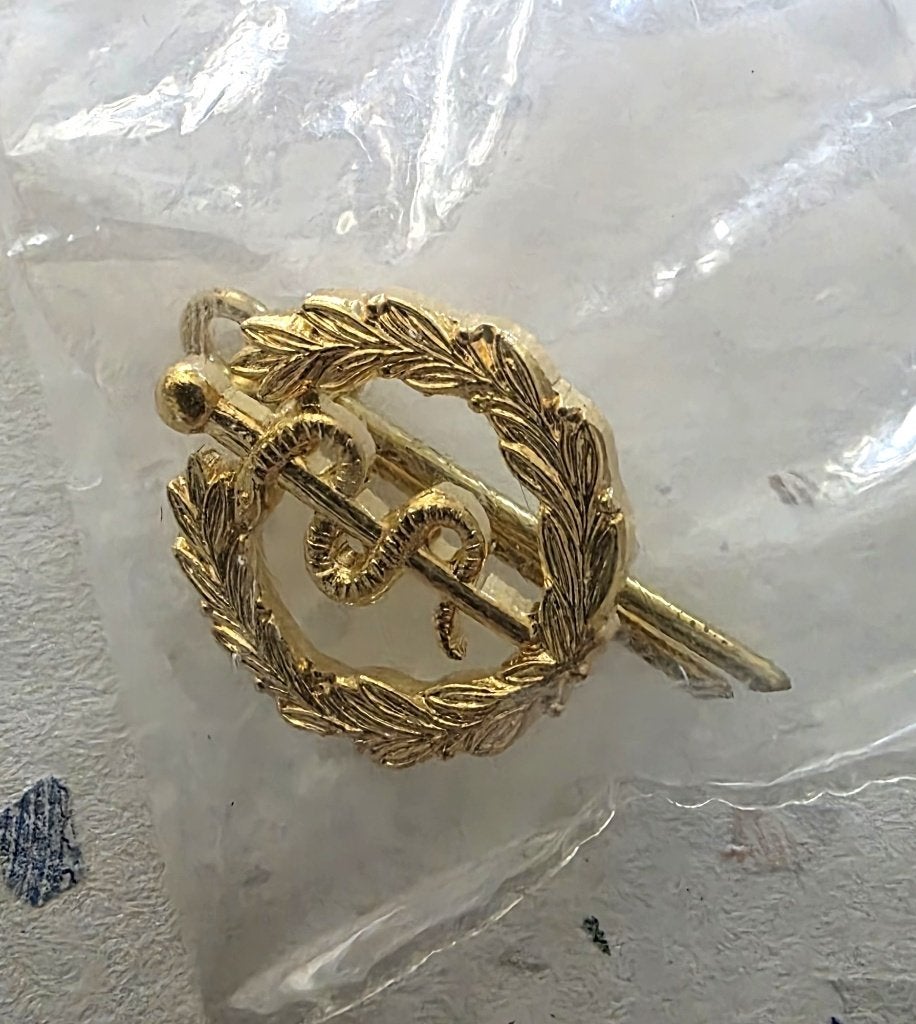Rode Kruis Artsen esculaap, Verzenden, Nieuw, Overige onderwerpen, Speldje of Pin