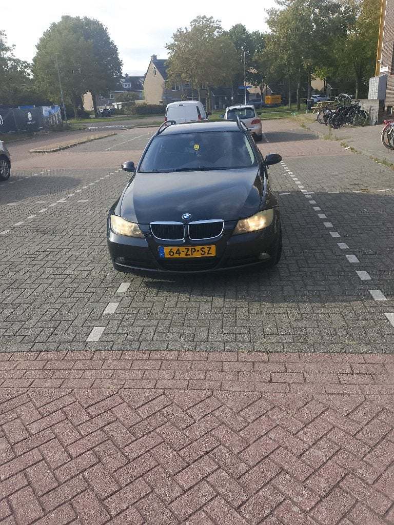 BMW 3-Serie 2.0 318 I Touring 2008 Zwart, Auto's, Achterwielaandrijving, Overige bekleding, Zwart, Origineel Nederlands