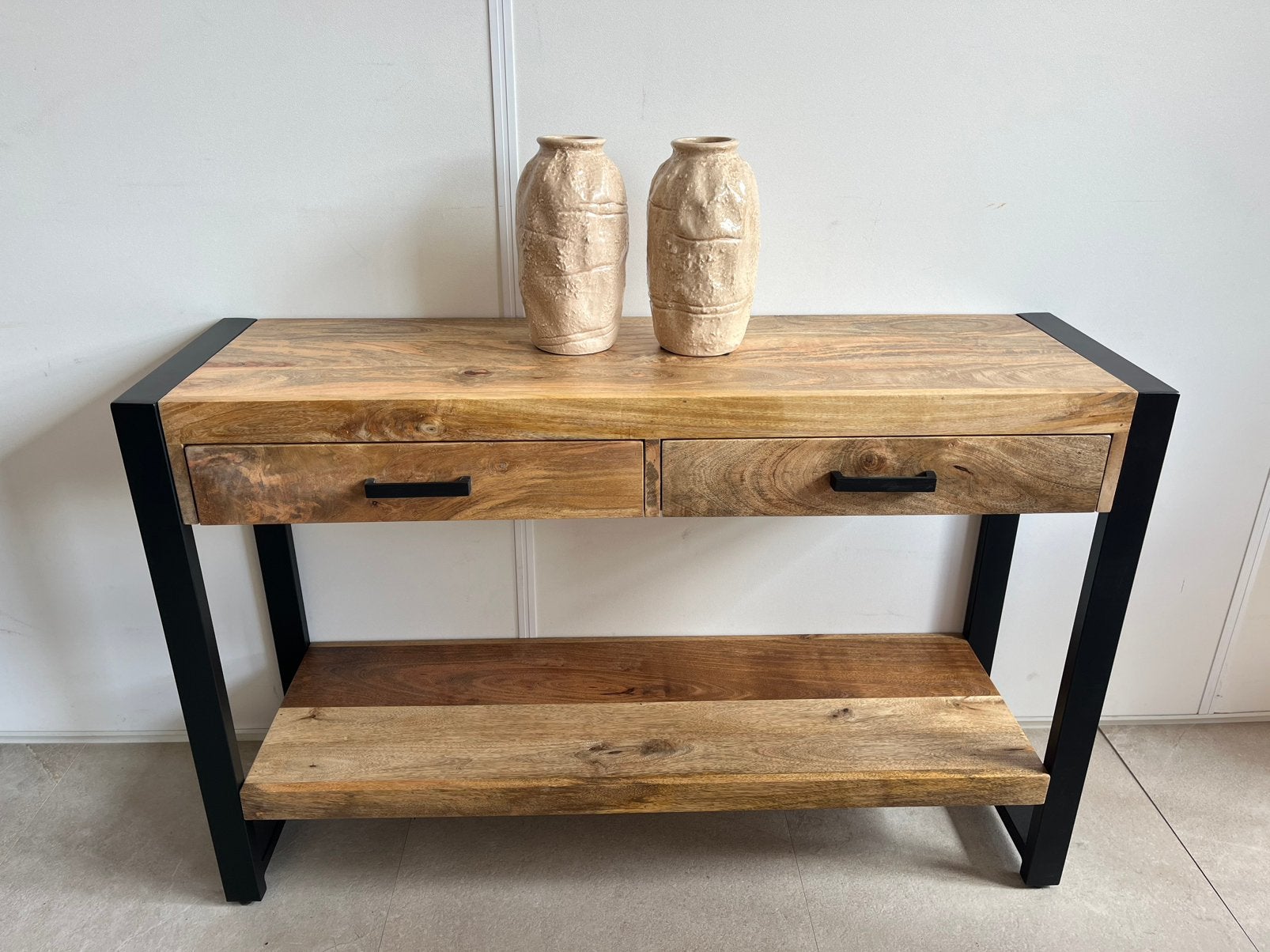 Magazijn leegverkoop sidetable Britt mangohout metaal zwart
