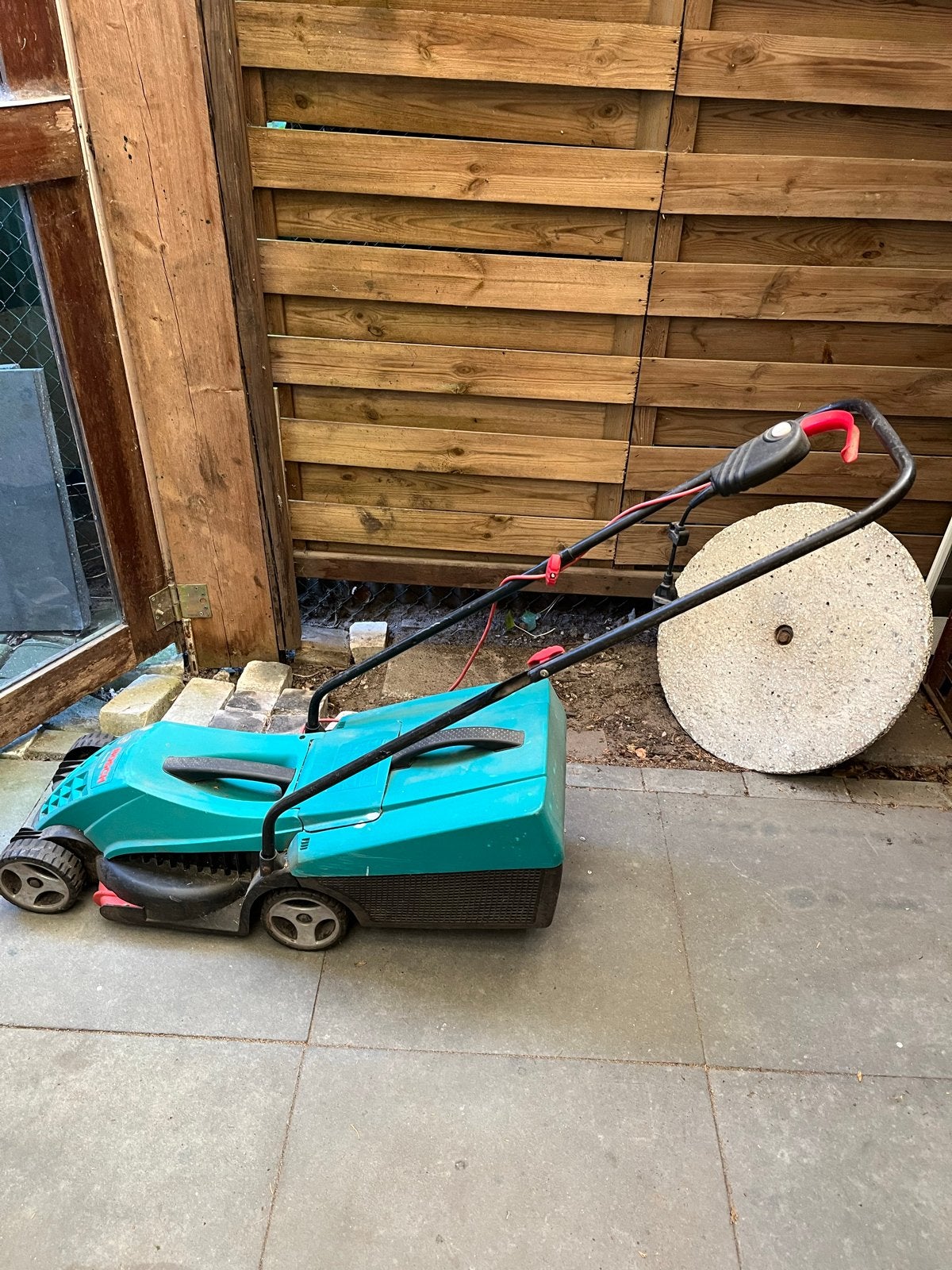 Elektrische grasmaaier en kantenmaaier set, Tuin en Terras, Grasmaaiers, Ophalen, Gebruikt, Elektrische grasmaaier