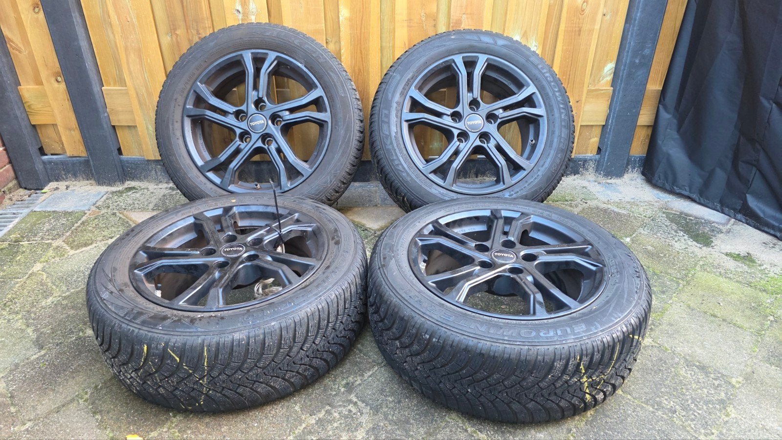 Originele Toyota Corolla 16 inch winterset + TPMS

Te koop:, Ophalen, 16 inch, Banden en Velgen, 205 mm