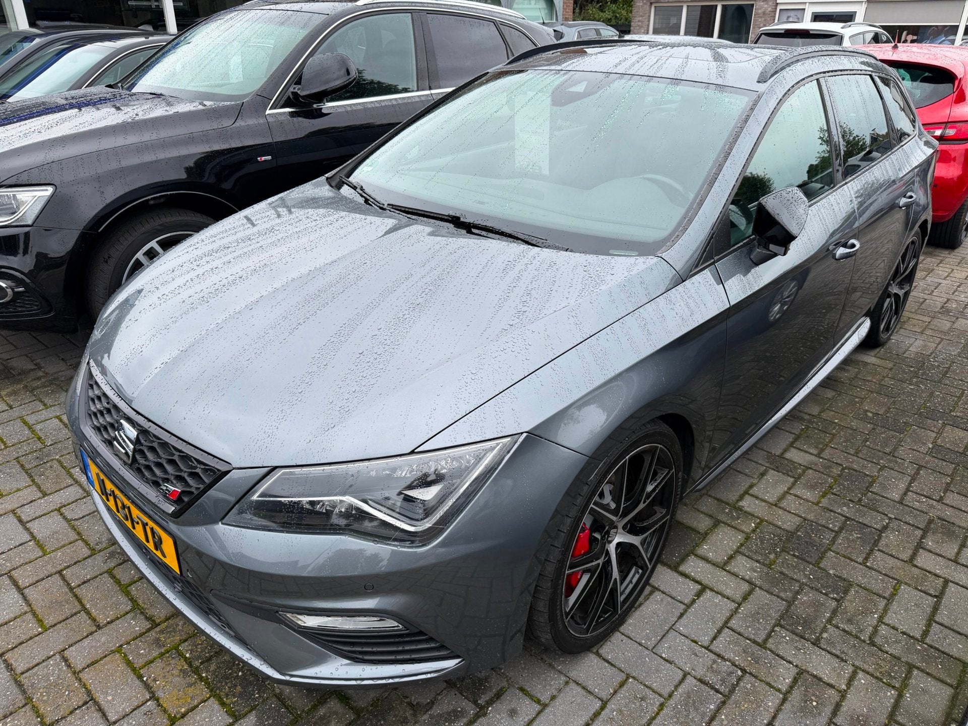Seat Leon ST 2.0 TSI CUPRA R 300 Carbon I Pano I Camera I AC, Auto's, Voorwielaandrijving, Gebruikt, 4 cilinders, 1984 cc