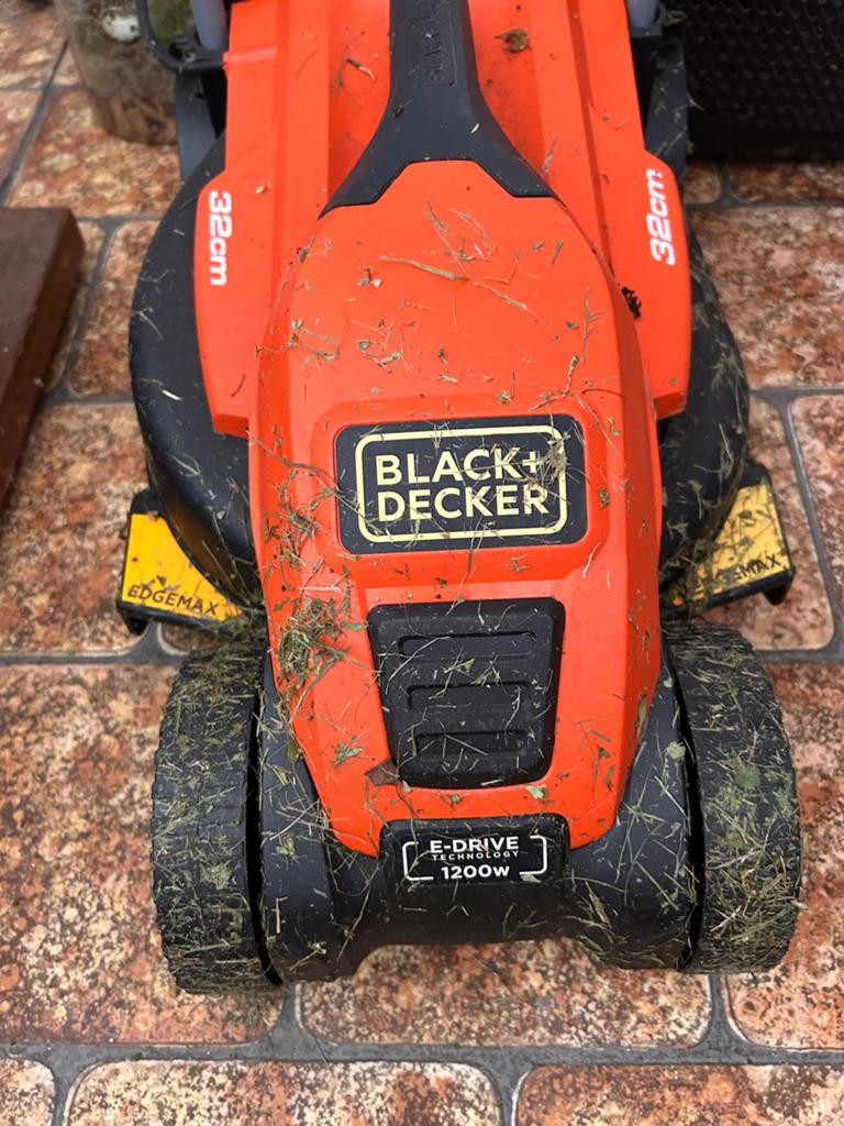 Black+Decker grasmaaier 32cm 1200W met opvangbak, Tuin en Terras, Grasmaaiers, Ophalen, Cirkelmaaier, Gebruikt, Elektrische grasmaaier