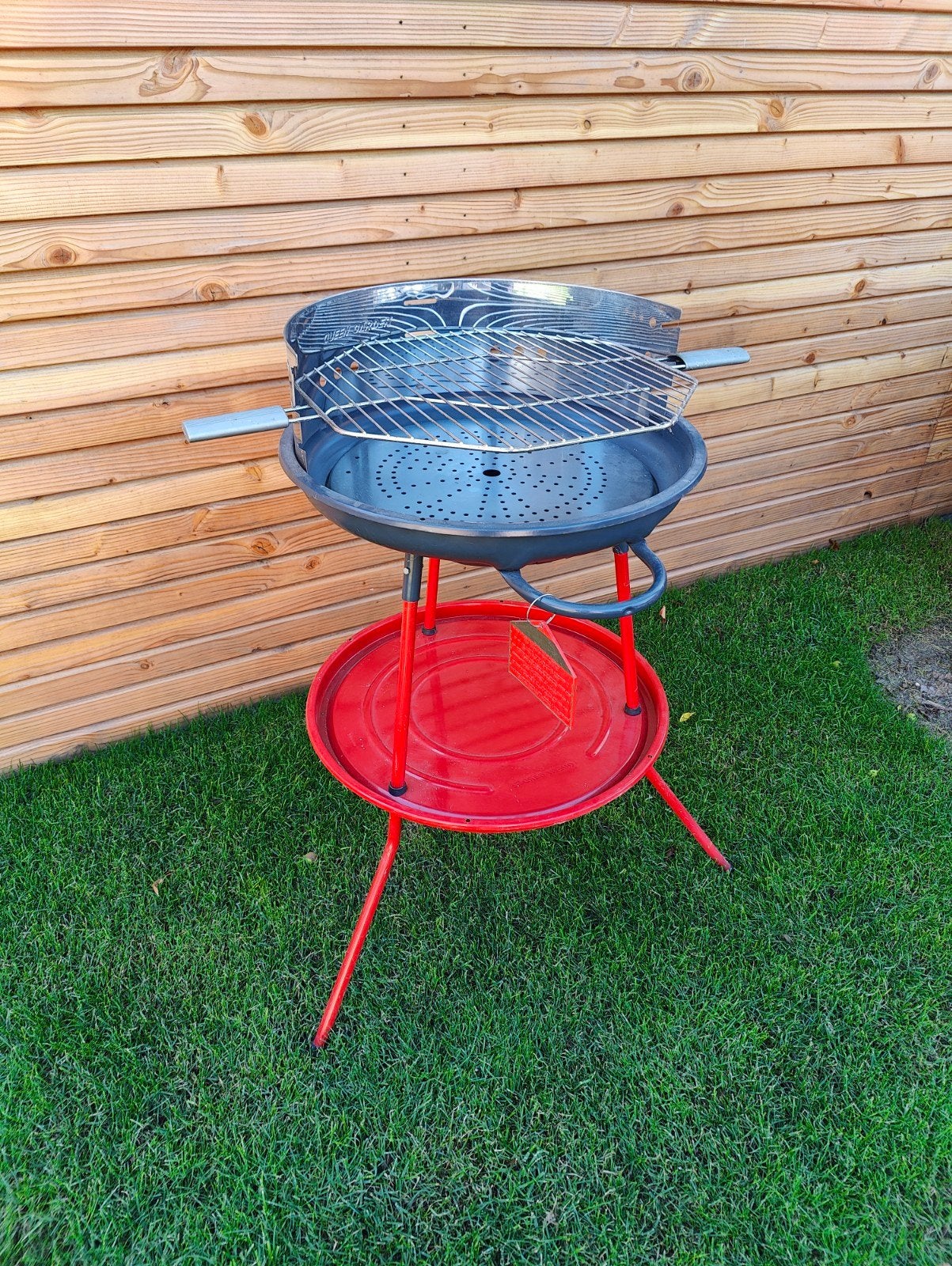 Compacte Houtskool Barbecue - Ideaal voor Tuin en Balkon, Ophalen, Nieuw, Queen Garden