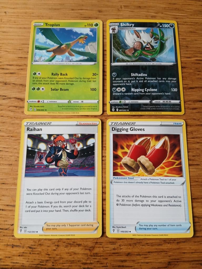 Tropius 006/203, Shiftry 097/203, Raihan, Digging Gloves, Ophalen of Verzenden, Gebruikt, Meerdere kaarten
