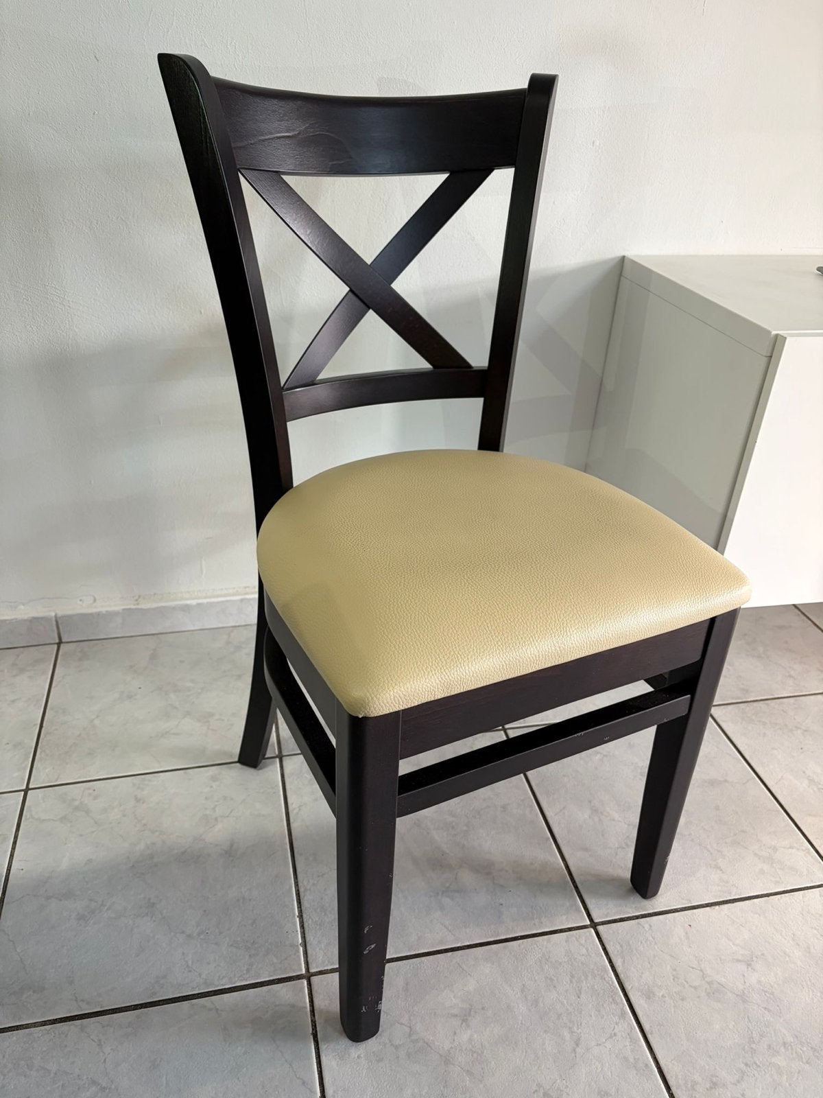Nieuwe stoelen - 7 stuks beschikbaar - per stuk €15, Bruin, Nieuw, Ophalen of Verzenden, Vijf, Zes of meer stoelen