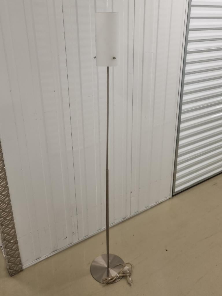 Moet Weg Mooie staande vloerlamp, Huis en Inrichting, Lampen | Vloerlampen, Ophalen, Gebruikt, Glas, 150 tot 200 cm