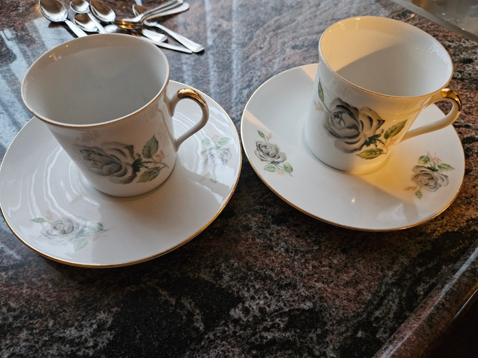 2x Tirschenreuth Bavaria kop en schotel met rozenmotief, Ophalen of Verzenden