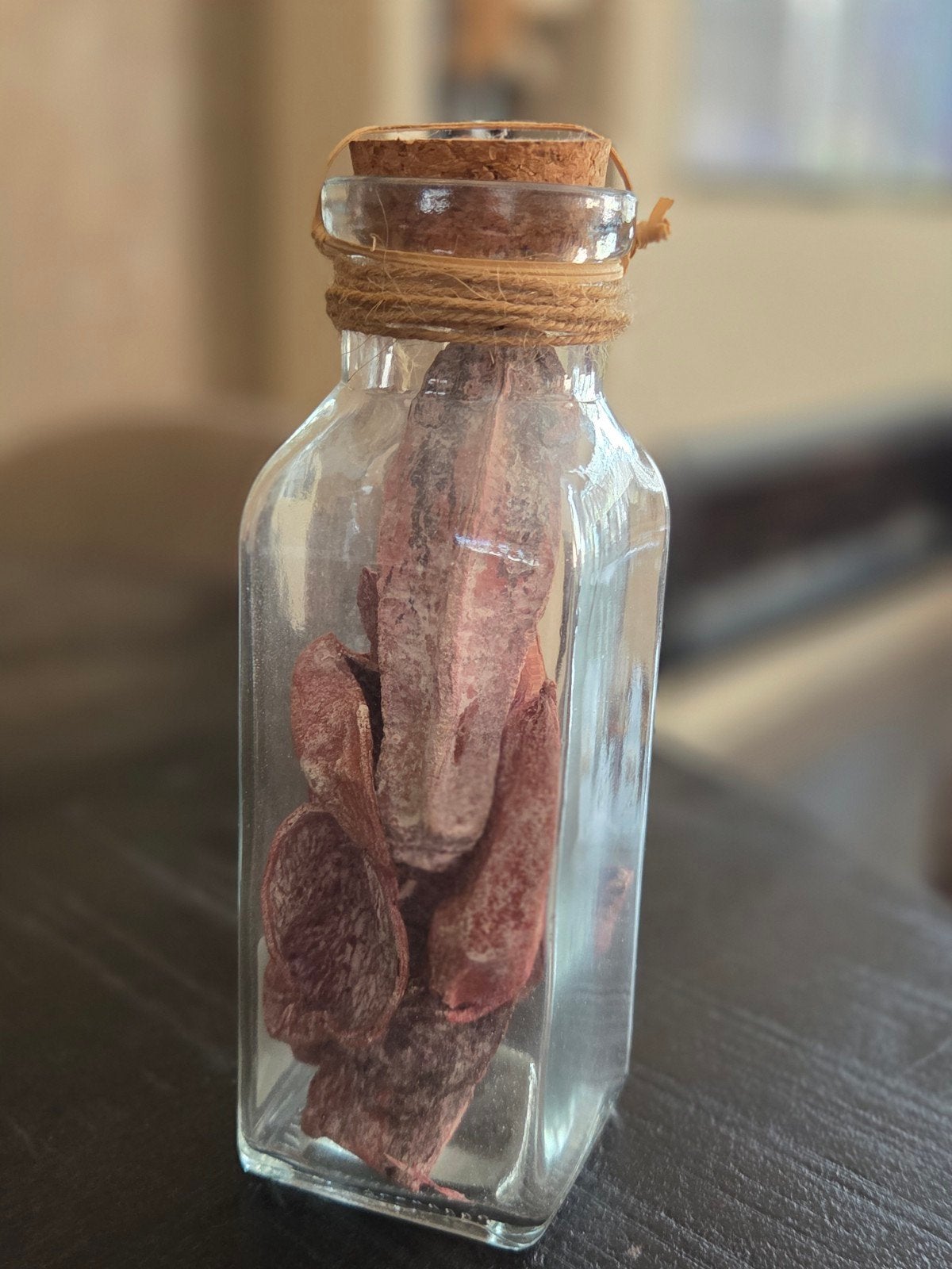 Glazen fles met kurk en potpourri, Gebruikt, Meerkleurig, Overige stijlen, Ophalen of Verzenden