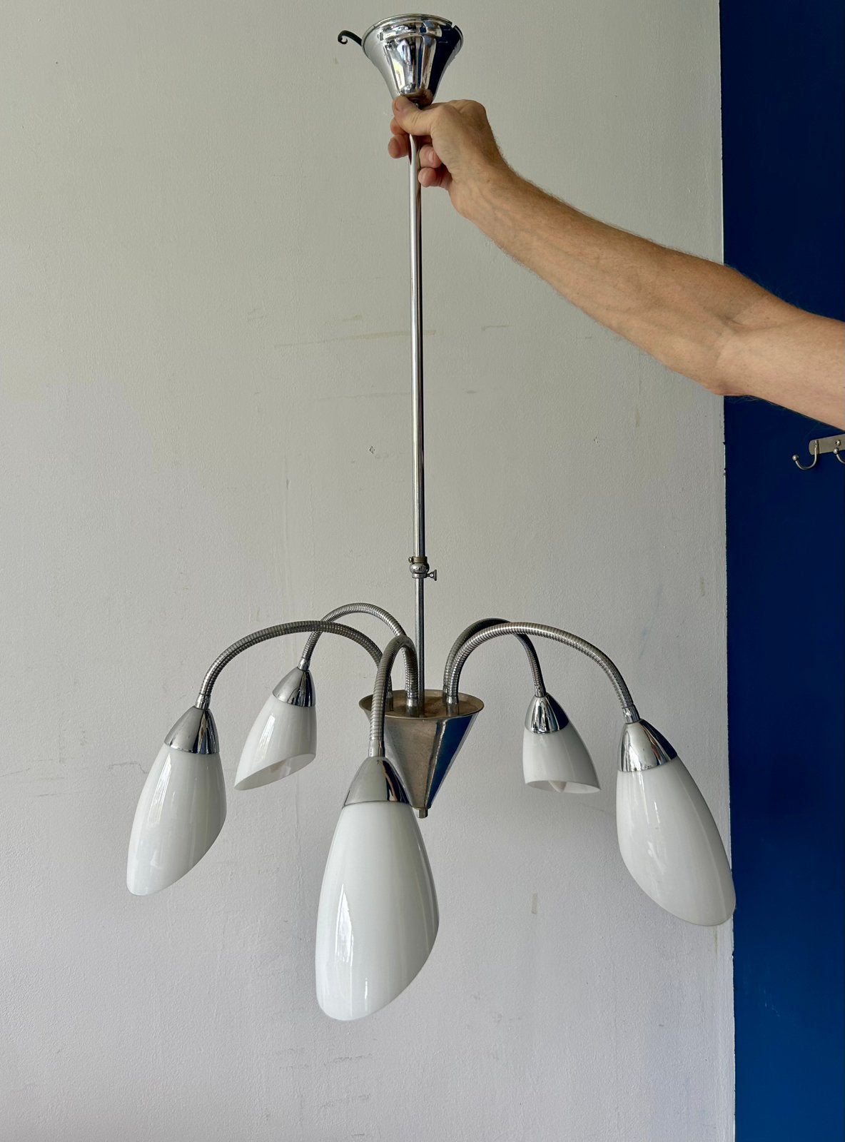 Vintage Chroom Hanglamp met 5 Flexibele Armen en Glazen Kapp, Huis en Inrichting, Lampen | Hanglampen, Ophalen, Gebruikt, Glas