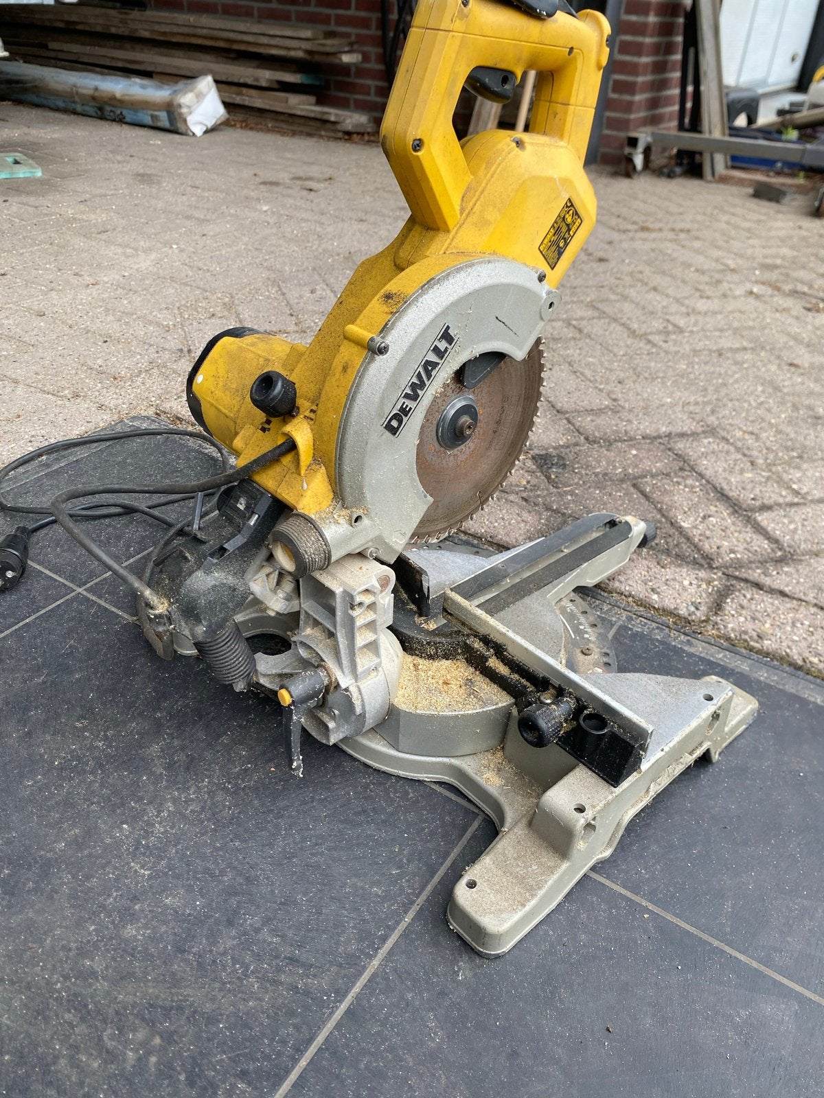 DeWalt Afkortzaag - Gebruikt maar functioneel, Ophalen of Verzenden, Gebruikt, Afkortzaag