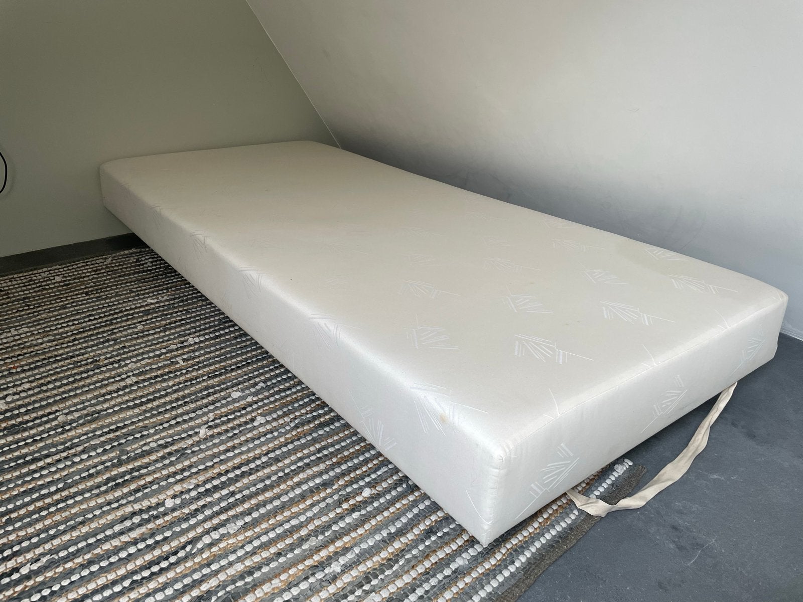 Twee stuks 90x200 cm bedbodem met poten, Huis en Inrichting, Ophalen, Gebruikt, 90 cm, Eenpersoons