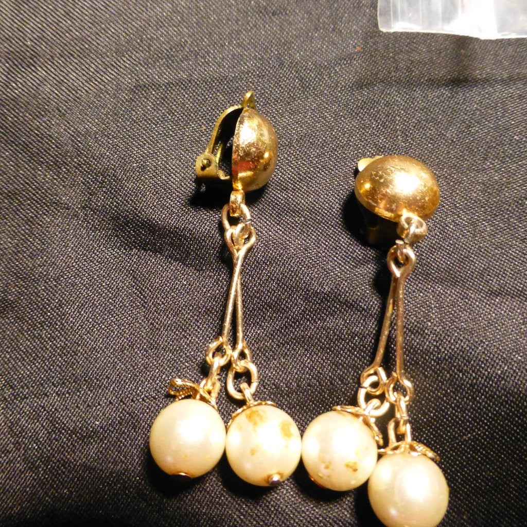 Oorbellen goud kleurig met klip uit de zeventige jaren, Overige materialen, Hangers, Overige kleuren, Ophalen of Verzenden