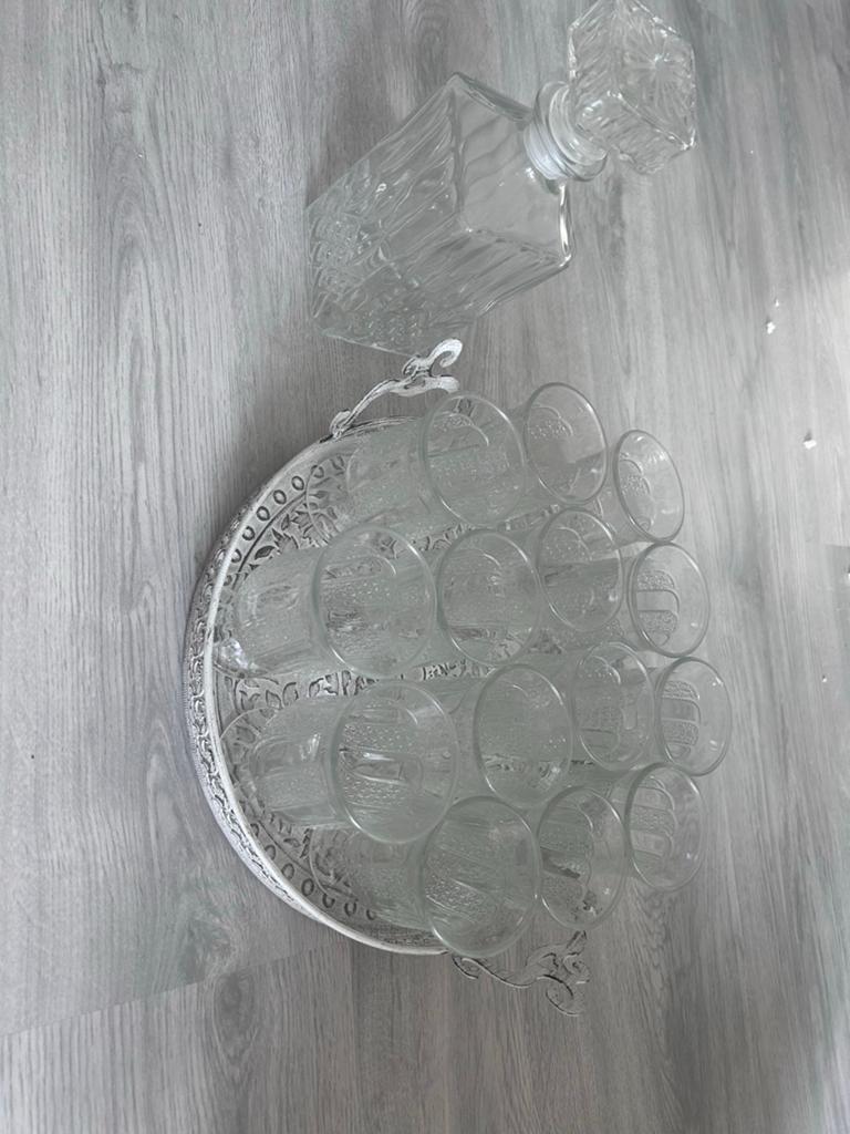 Vintage karaf met 16 glaasjes en dienblad, Ophalen