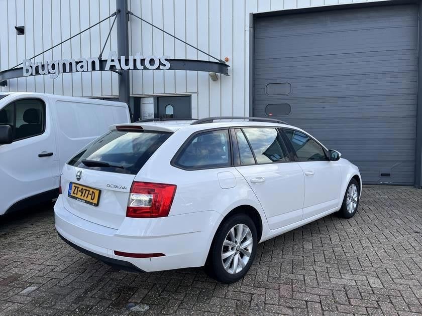 Skoda Octavia Combi 1.6 TDI Greentech Ambition Business, Auto's, Dealer onderhouden, Gebruikt, Euro 6, 4 cilinders