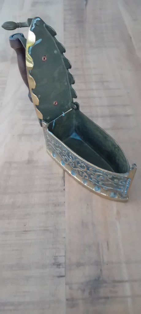 Koperen messing strijkijzer, Ophalen