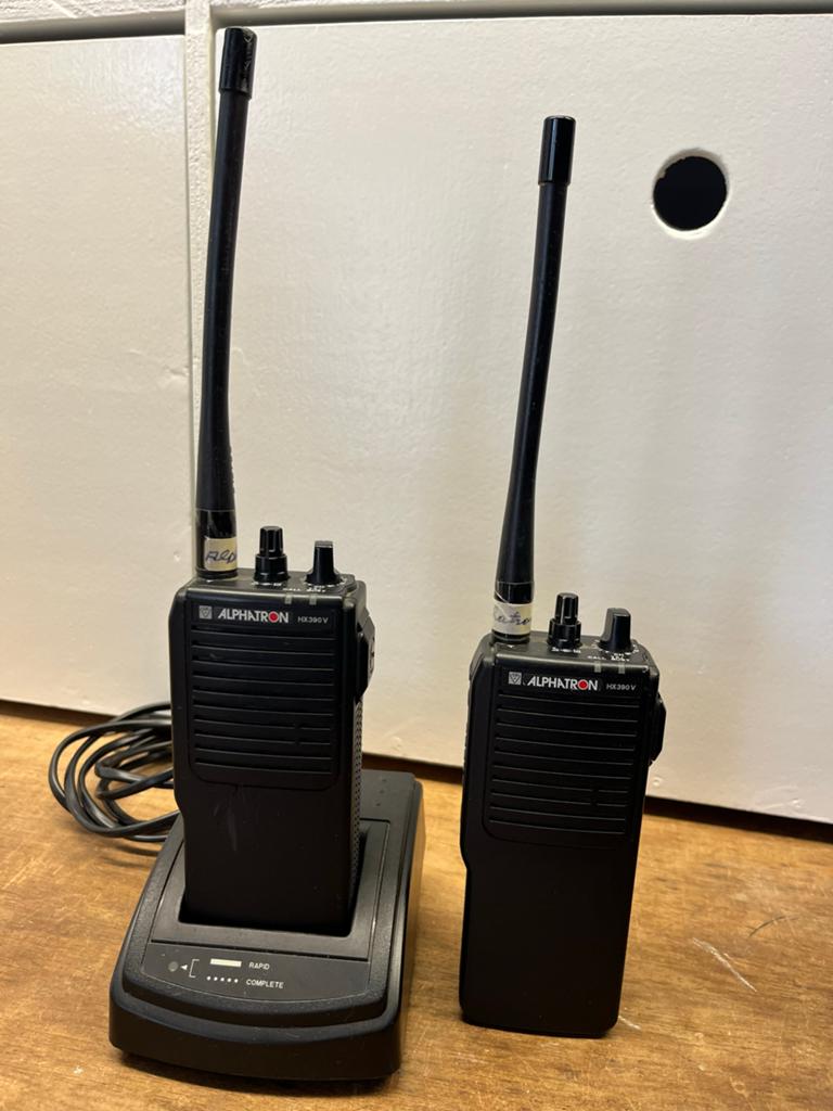 SR Alphatron HX390V Portofoon Set met Oplader, Gebruikt, Ophalen of Verzenden, Portofoon of Walkie-talkie, Met broekklem