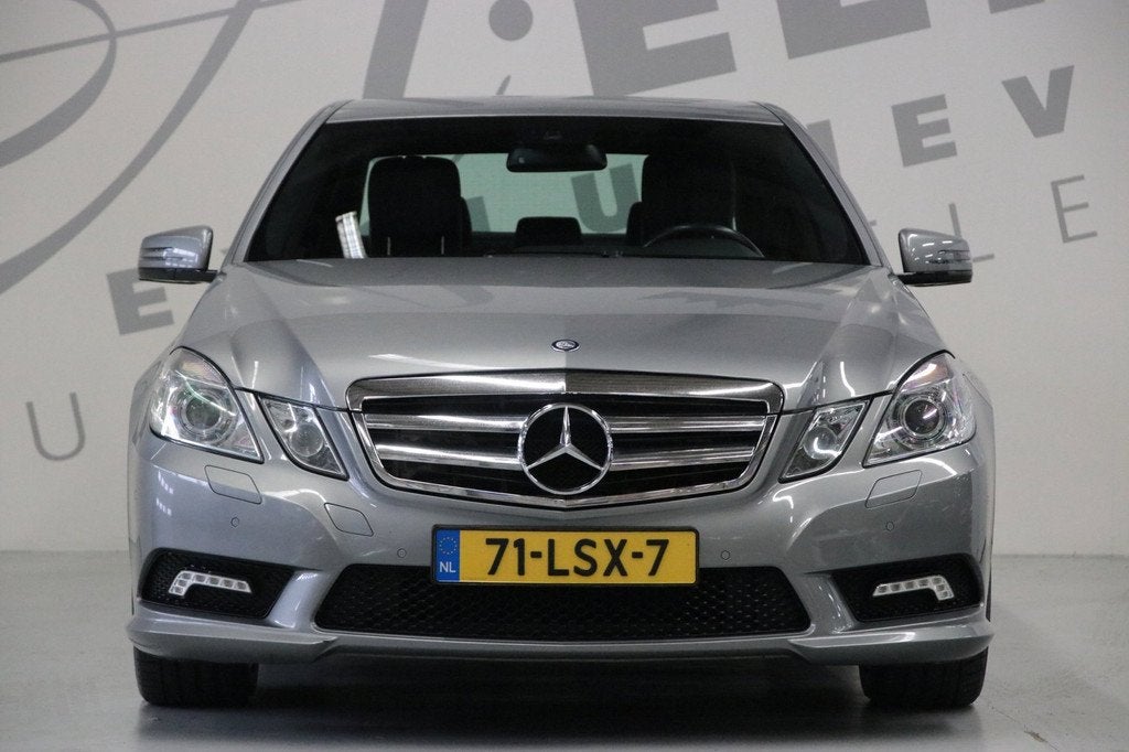 Mercedes-Benz E-klasse 500 Elegance 4-Matic/ AMG-styling/ Me, Auto's, Mercedes-Benz, Automaat, Gebruikt, Stoelverwarming, Leder