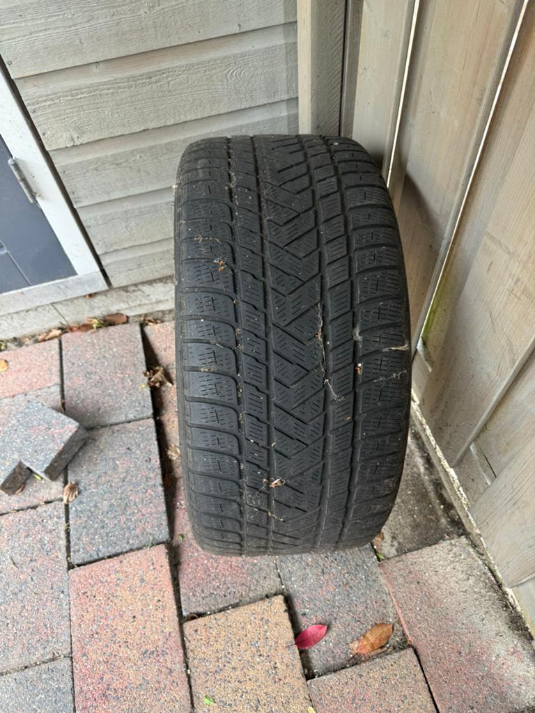 Pirelli ( Porsche) Scorpion Winterband 295/40 R20 106V, Auto-onderdelen, Ophalen, Gebruikt