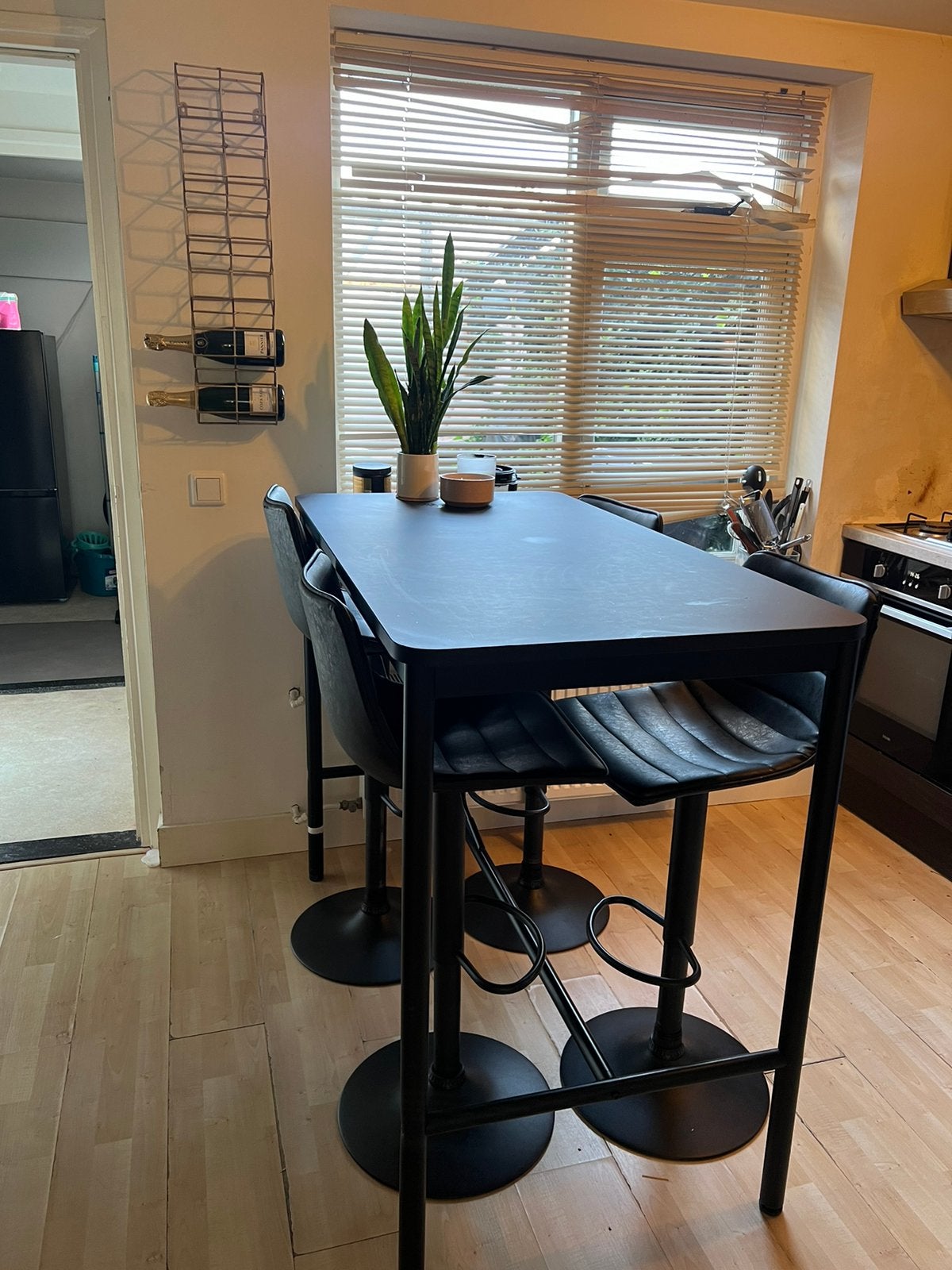 Eettafel set zwart INCL. 4 barstoelen, Ophalen, In hoogte verstelbaar, Gebruikt