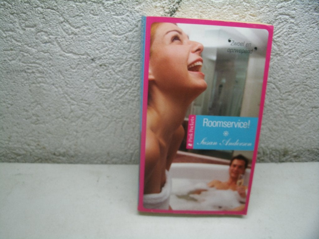 boek 56 pink pocket roomservice   0,30, Boeken, Romans, Ophalen