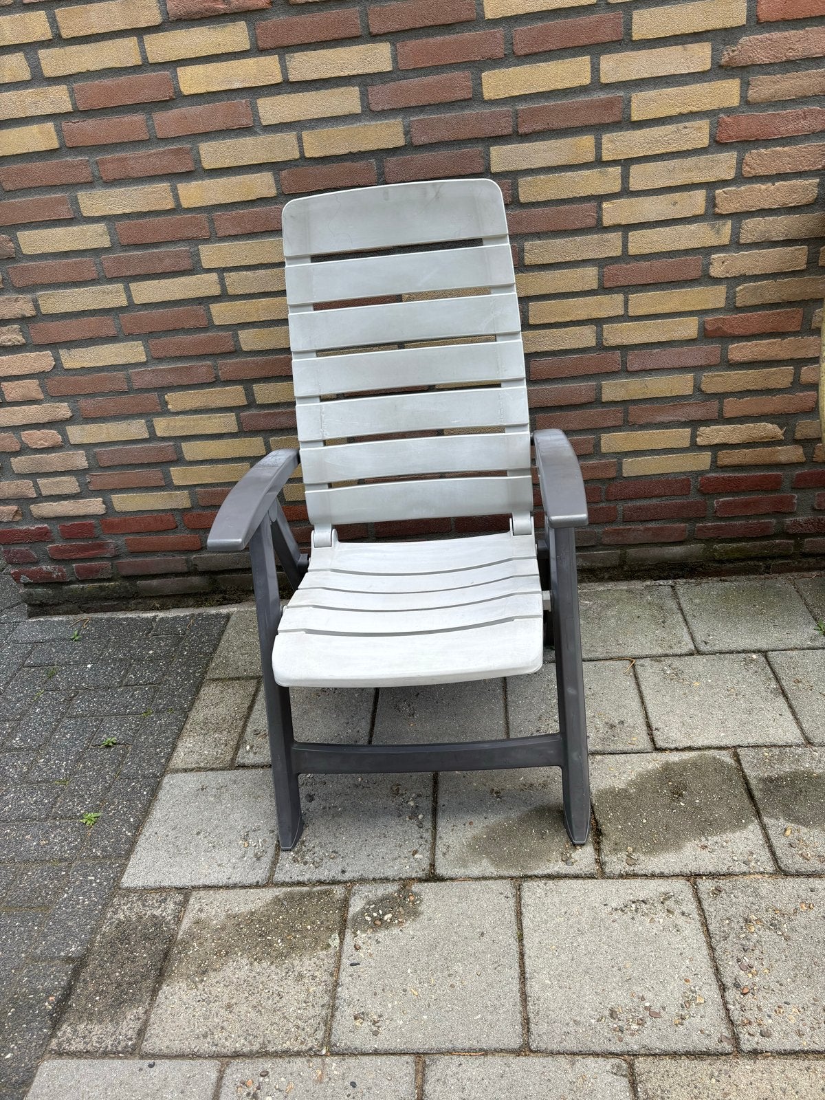 Hartman tuinset: 3 stoelen en demontabele ronde tafel, Ophalen, 4 zitplaatsen, Kunststof, Gebruikt