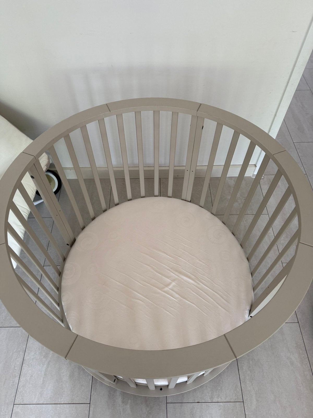 Ronde Babybox Oatmeal, Kinderen en Baby's, Ophalen, In hoogte verstelbaar, Rond, Zo goed als nieuw