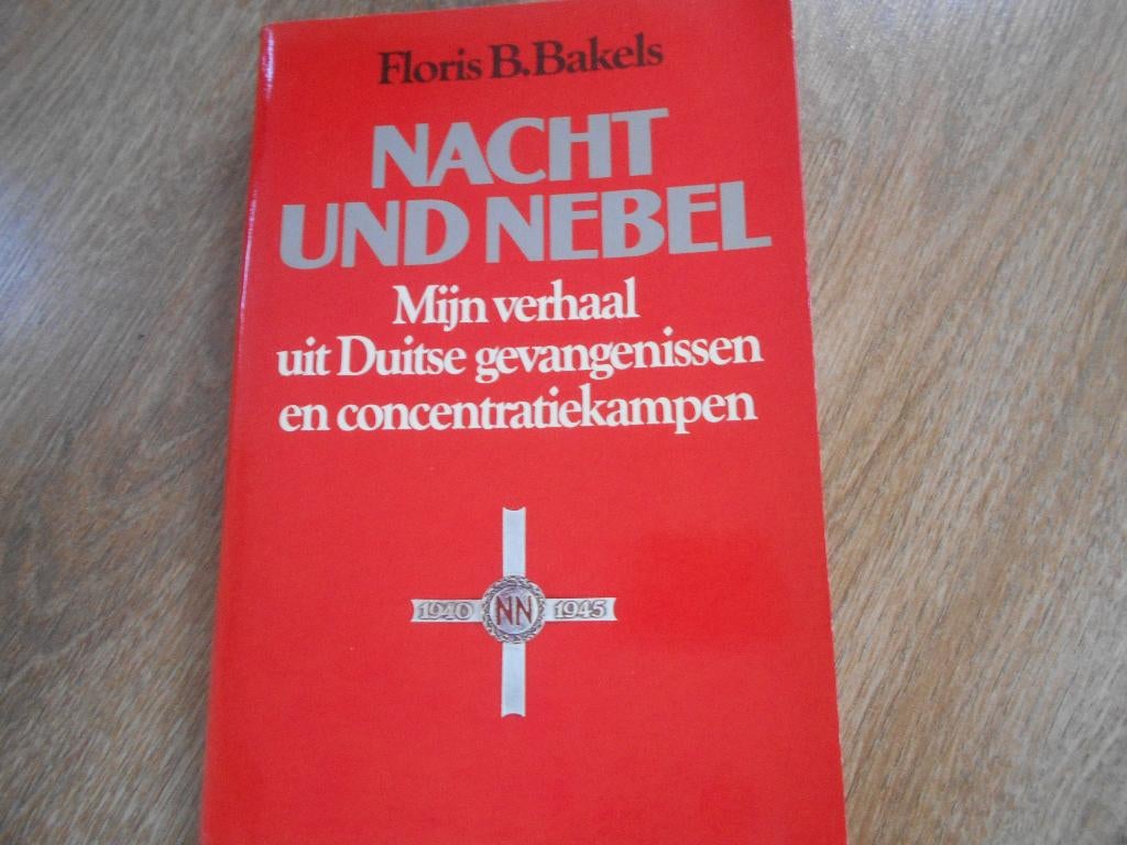 Floris B. Bakels Nacht und nebel, Boeken, Ophalen of Verzenden, Tweede Wereldoorlog, Zo goed als nieuw, Overige onderwerpen
