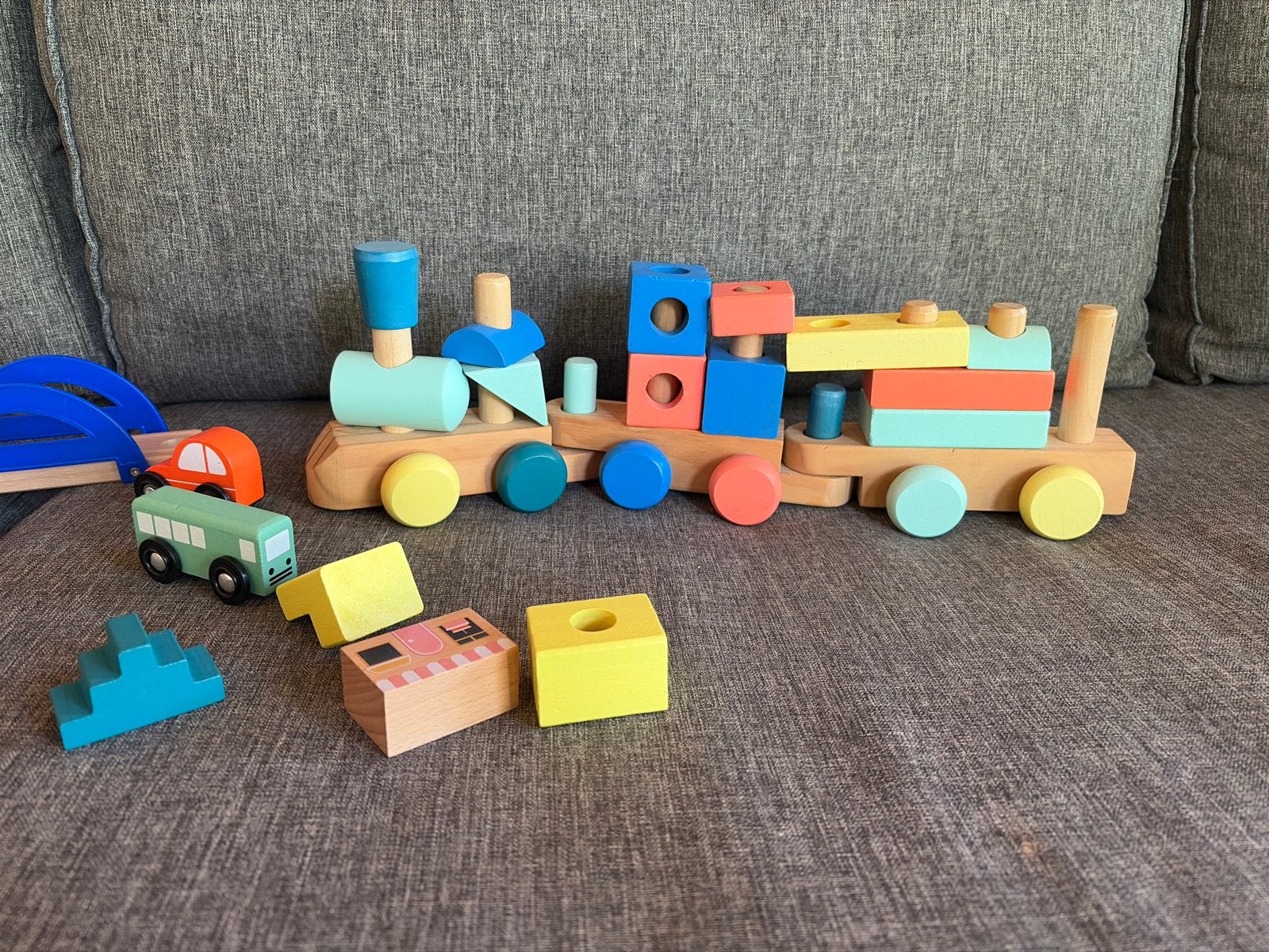 HEMA Houten treinbaan en blokken set, Kinderen en Baby's, Speelgoed | Bouwstenen, Ophalen of Verzenden, Zo goed als nieuw, Overige merken
