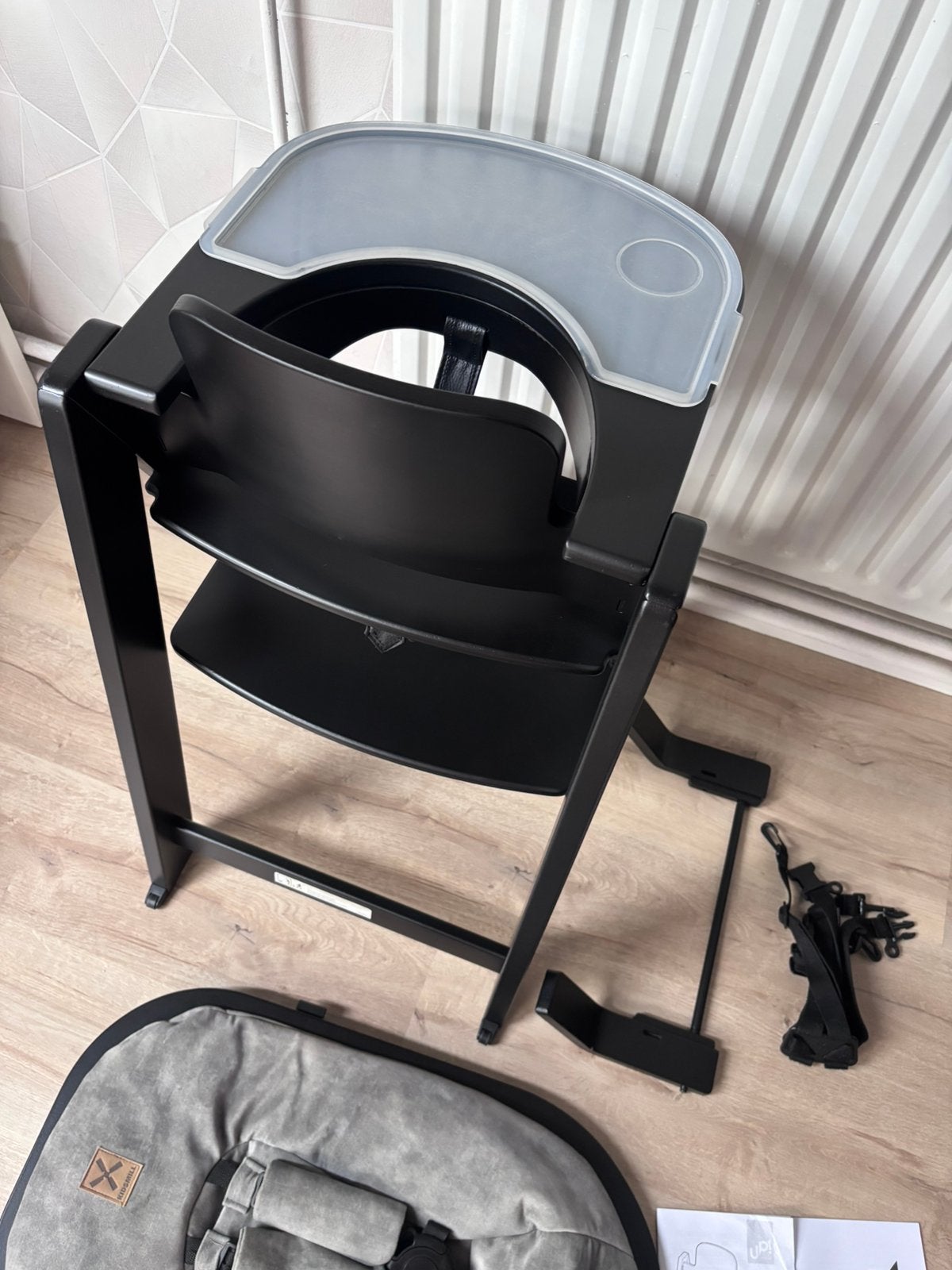 Foto 5 van Kidsmill UP Kinderstoel zwart met baby en newbornset Grey