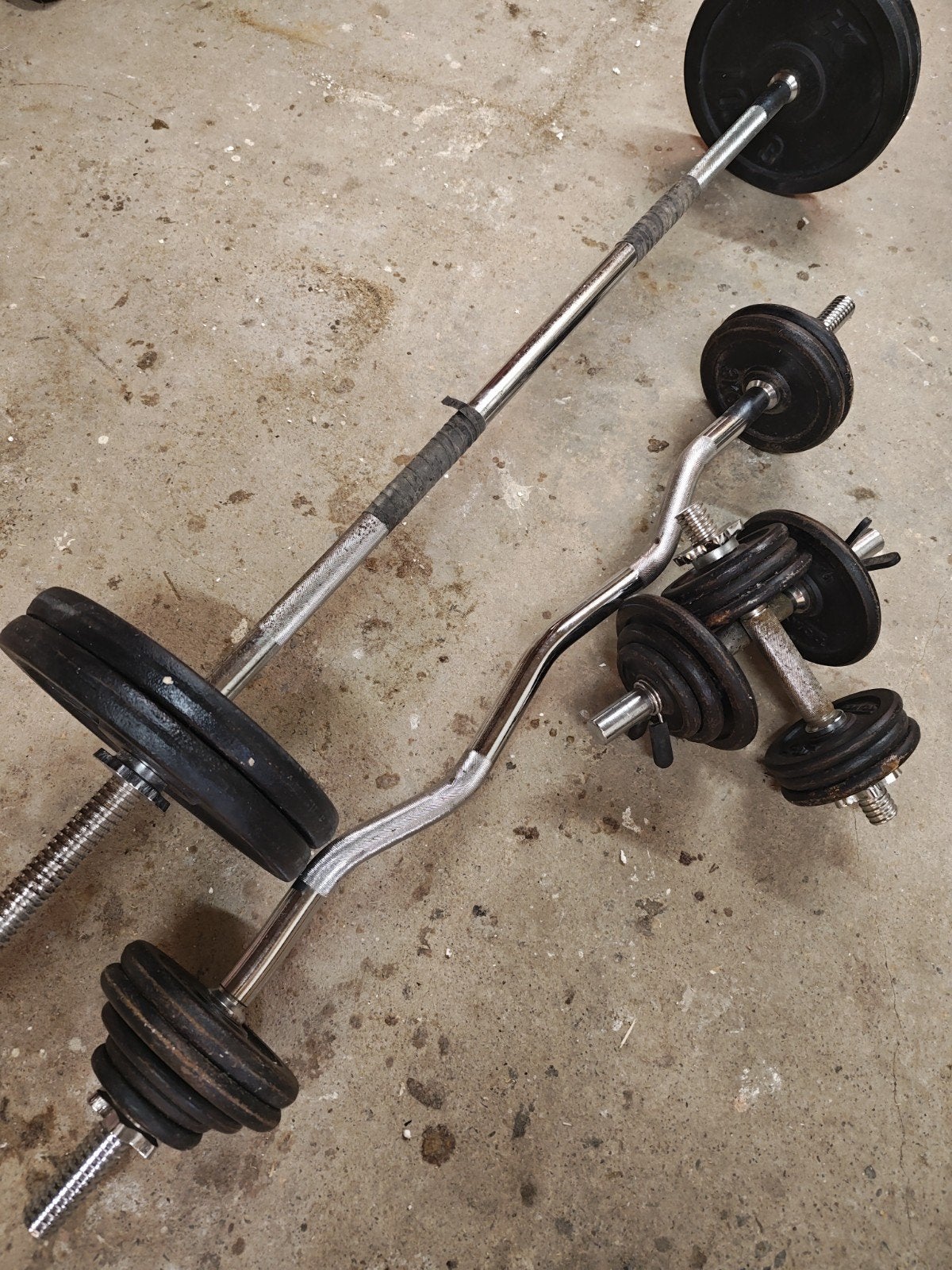 Complete Halterset: Barbell, EZ Curl + Dumbbells. Gietijzer, Sport en Fitness, Ophalen, Gebruikt, Benen, Halterset
