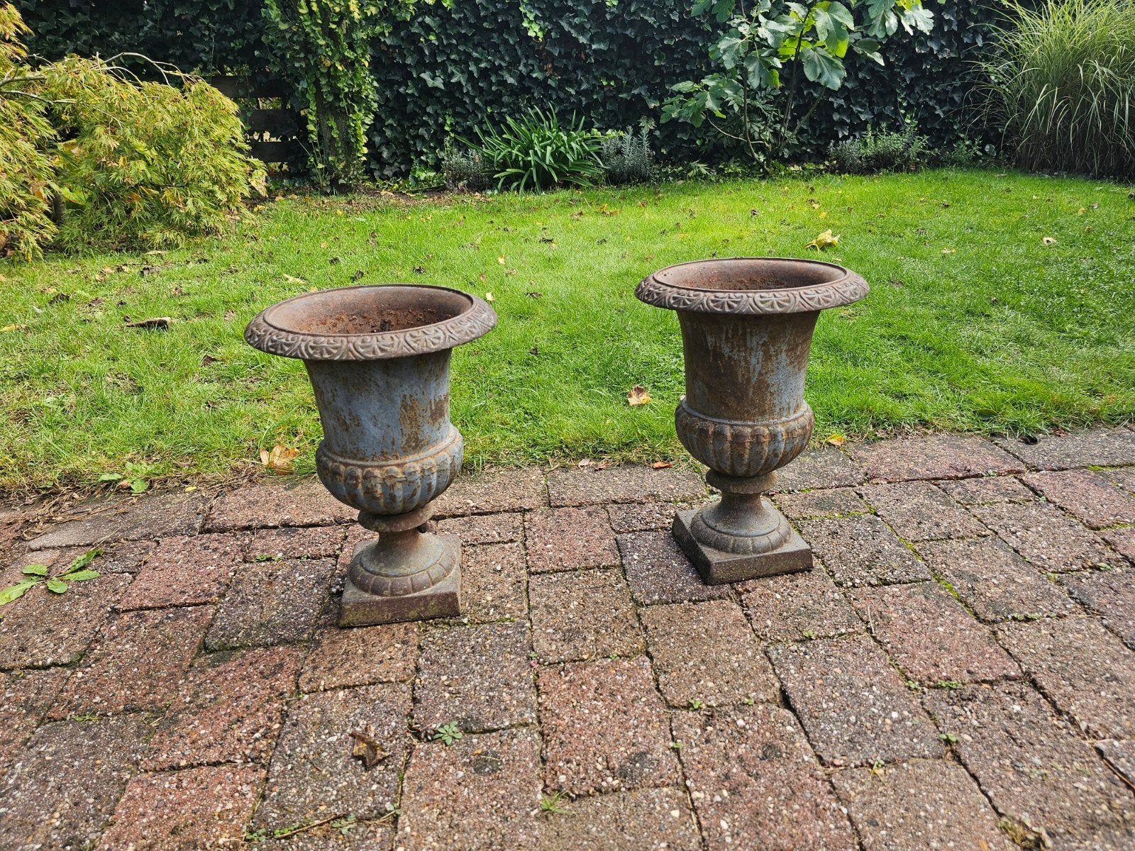 Set van 2 Gietijzeren Versailles Vazen 45 cm voor de Tuin, Ophalen of Verzenden