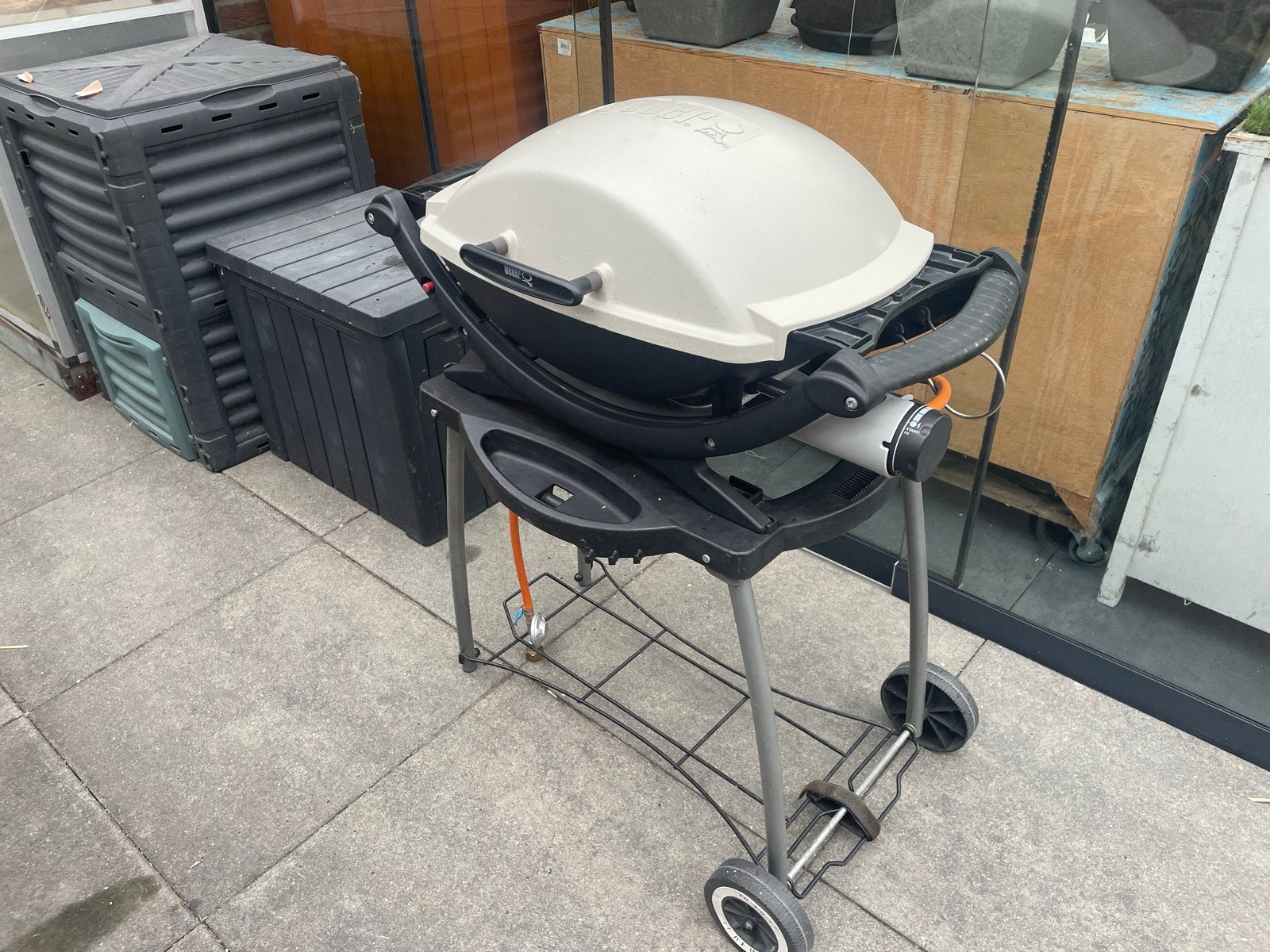Weber Q2000 gasbarbecue met onderstel, Ophalen, Gebruikt