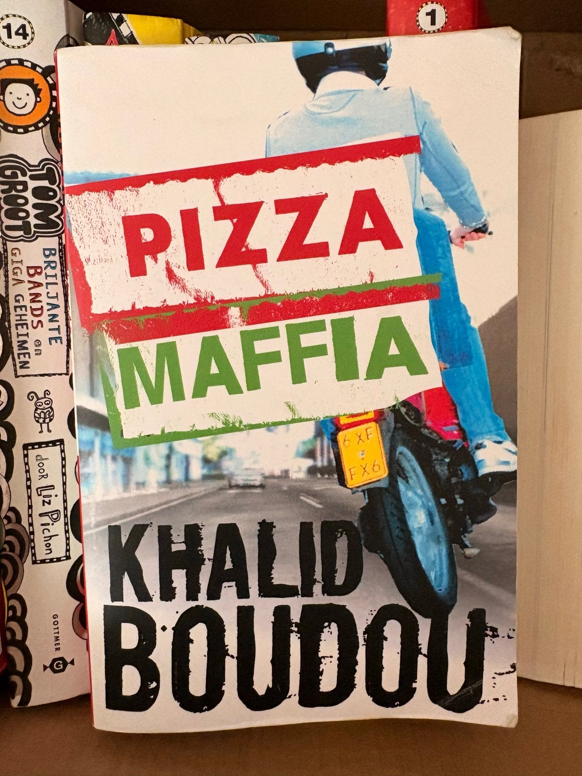 Pizza Maffia - Khalid Boudou (Boek), Boeken, Ophalen of Verzenden, Gelezen, Nederland