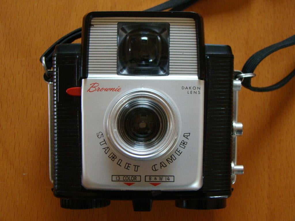 Kodak Brownie Starlet fotocamera met Dakon lens + etui, Ophalen of Verzenden, 1960 tot 1980