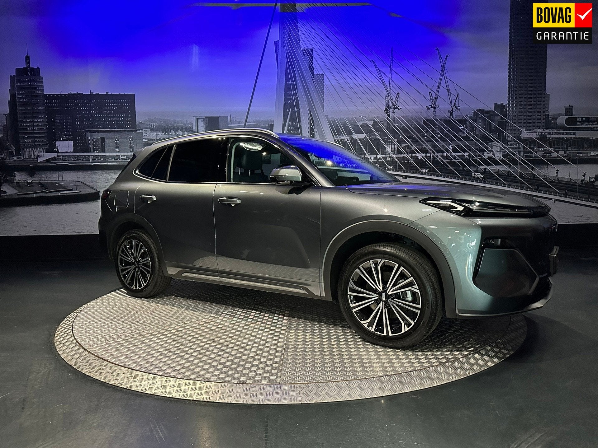 Geely Starray EM-i 1.5 Max+ *Pano*360camera*Leer*, Auto's, Dealer onderhouden, Zwart, 4 cilinders, 1790 kg