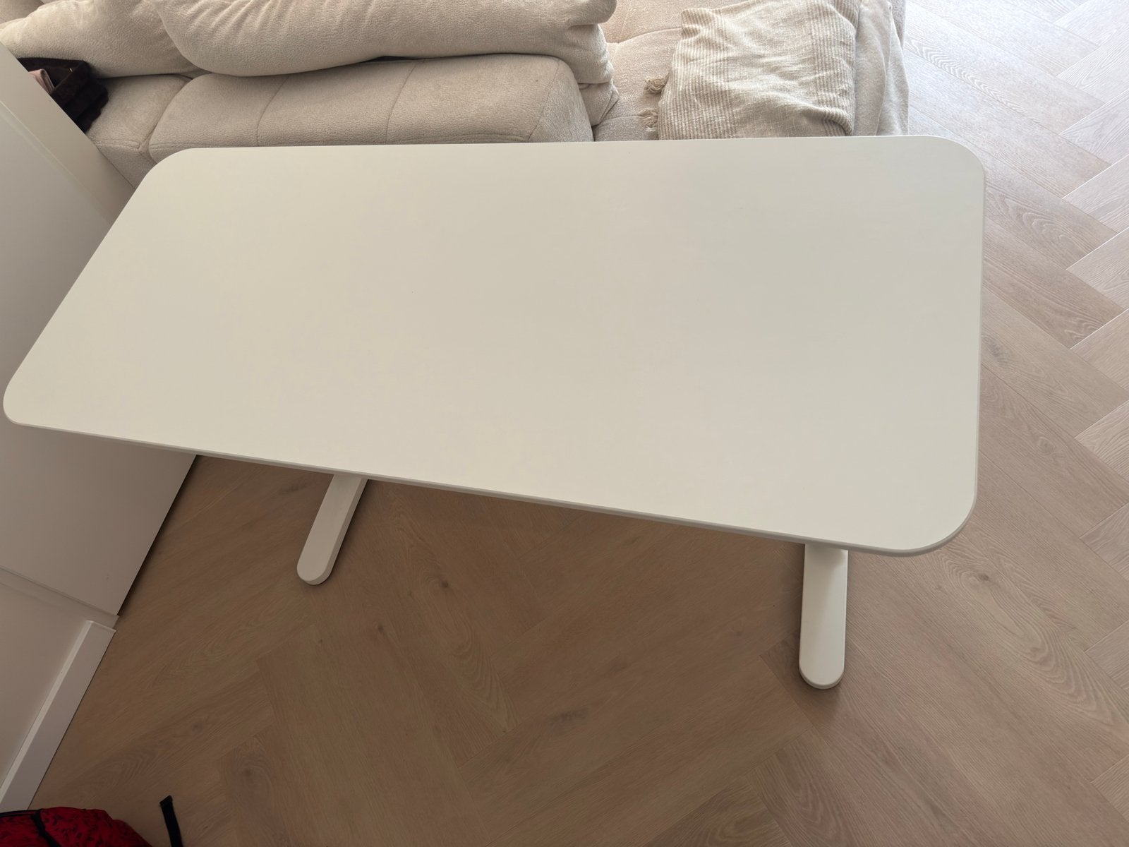 IKEA Bureau 140x60cm - Verstelbaar met sleutel, Huis en Inrichting, Bureaus, Ophalen, Overige typen, Gebruikt, Spaanplaat of MDF