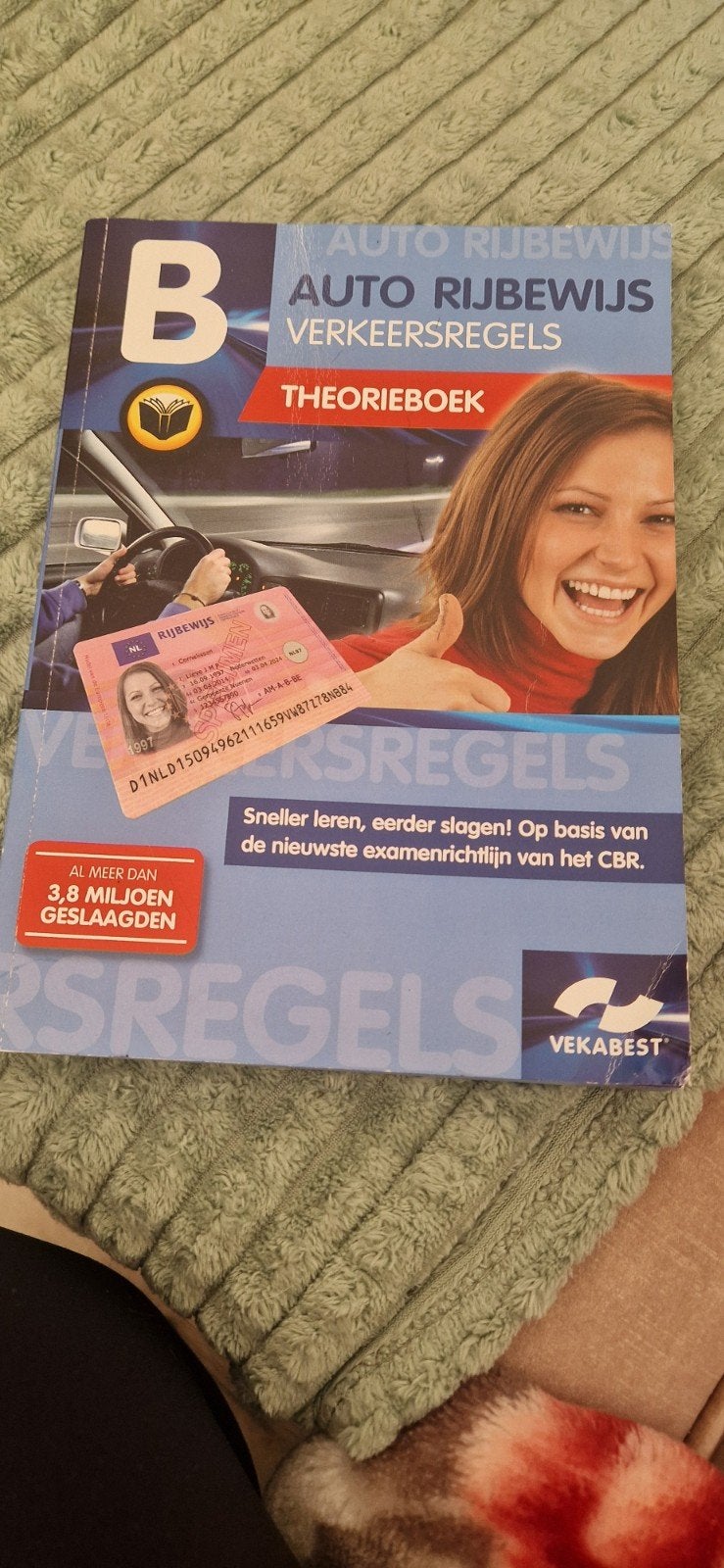 Vekabest Theorieboek Auto Rijbewijs B Verkeersregels, Boeken, Ophalen of Verzenden, Zo goed als nieuw, Overige niveaus, Vekabest
