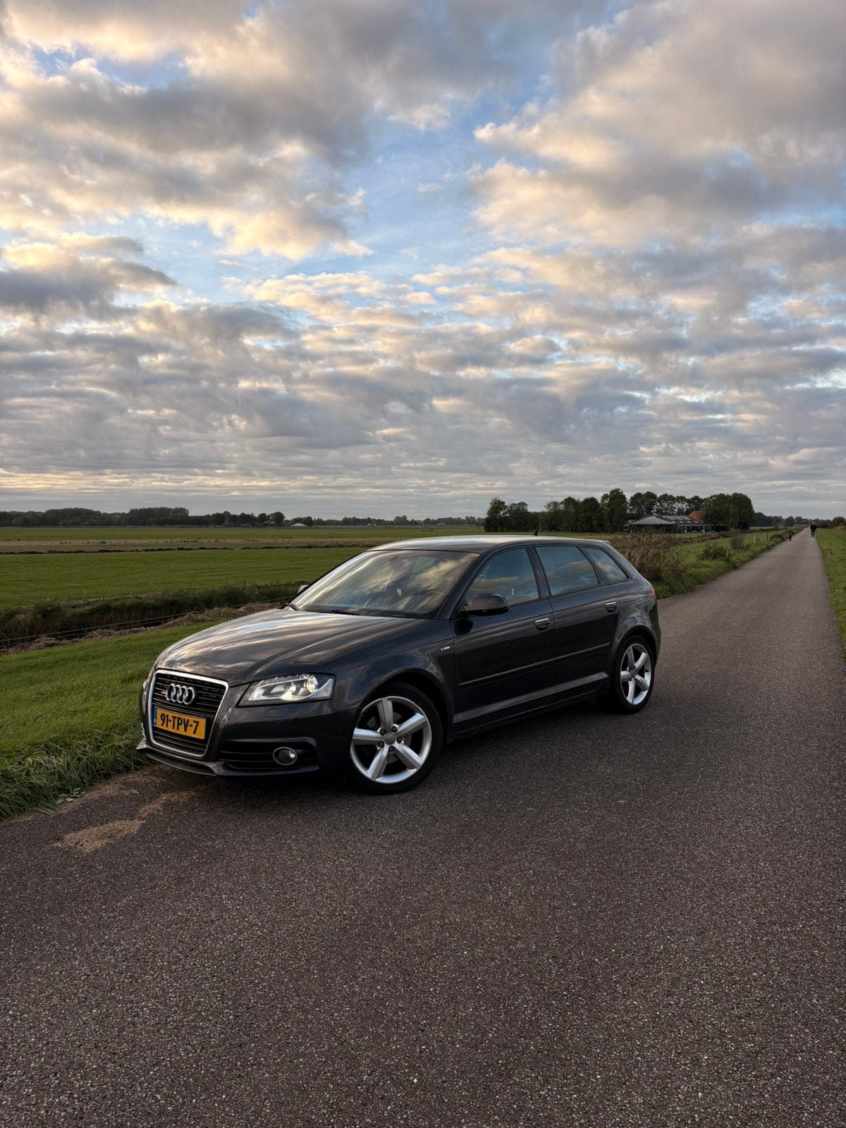 Audi A3 Sportback DSG | CarPlay | Stoelverwarming | Xenon, Xenon verlichting, 4 cilinders, Zwart, 1200 kg