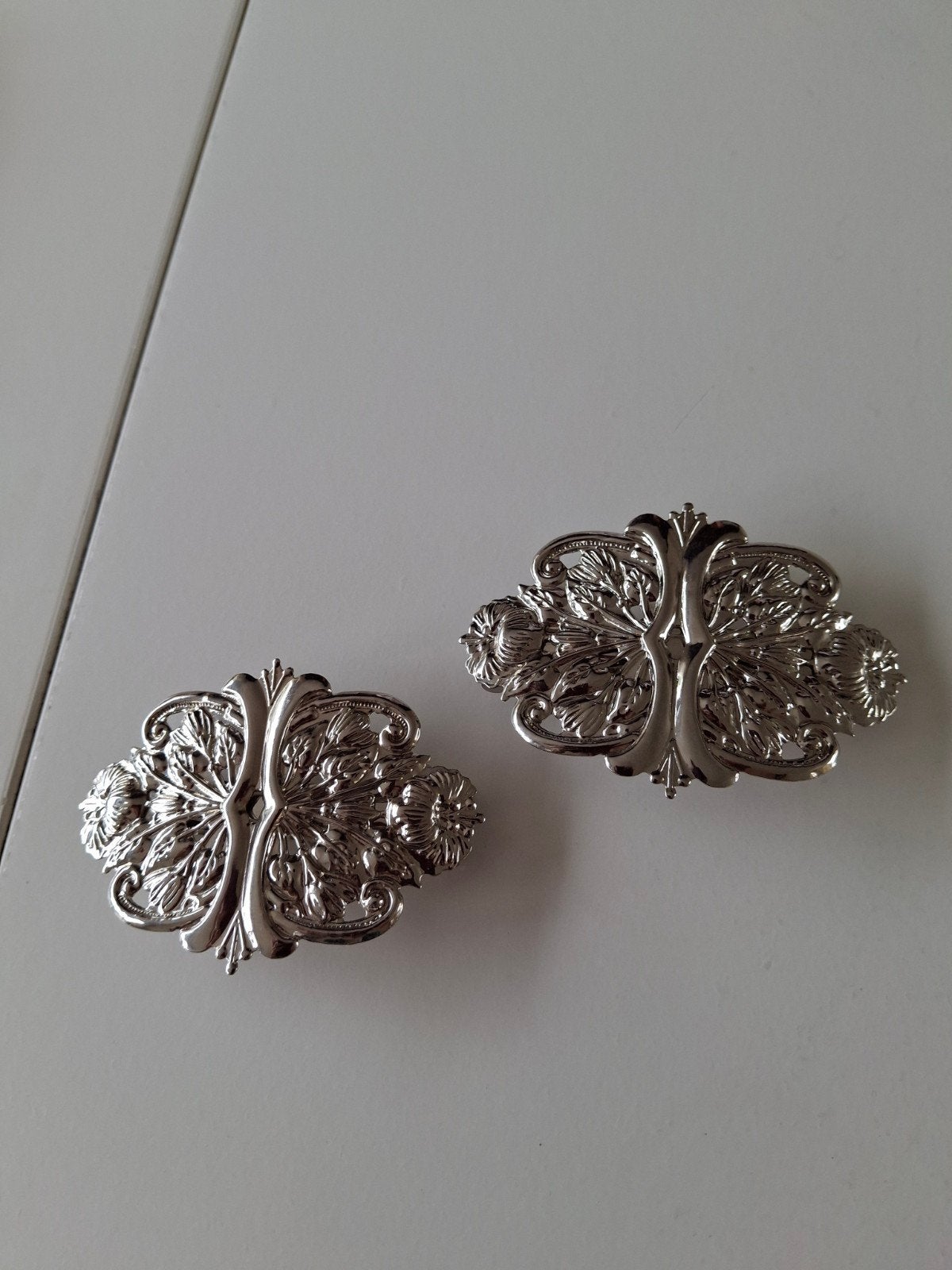2 zilverkleurige haarspelden., Ophalen of Verzenden, Zilver, Overige materialen