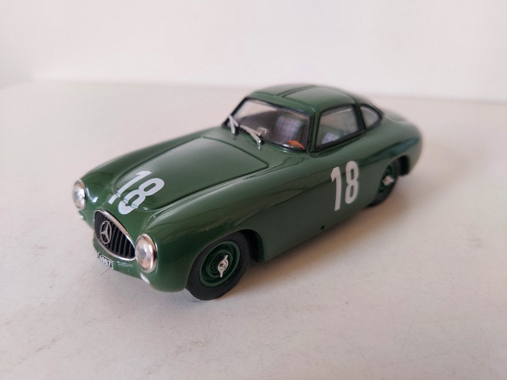 Max Models 3313 Mercedes-Benz 300 SL #18 winner GP Bern 1952, Ophalen of Verzenden, Zo goed als nieuw, Auto, Overige merken