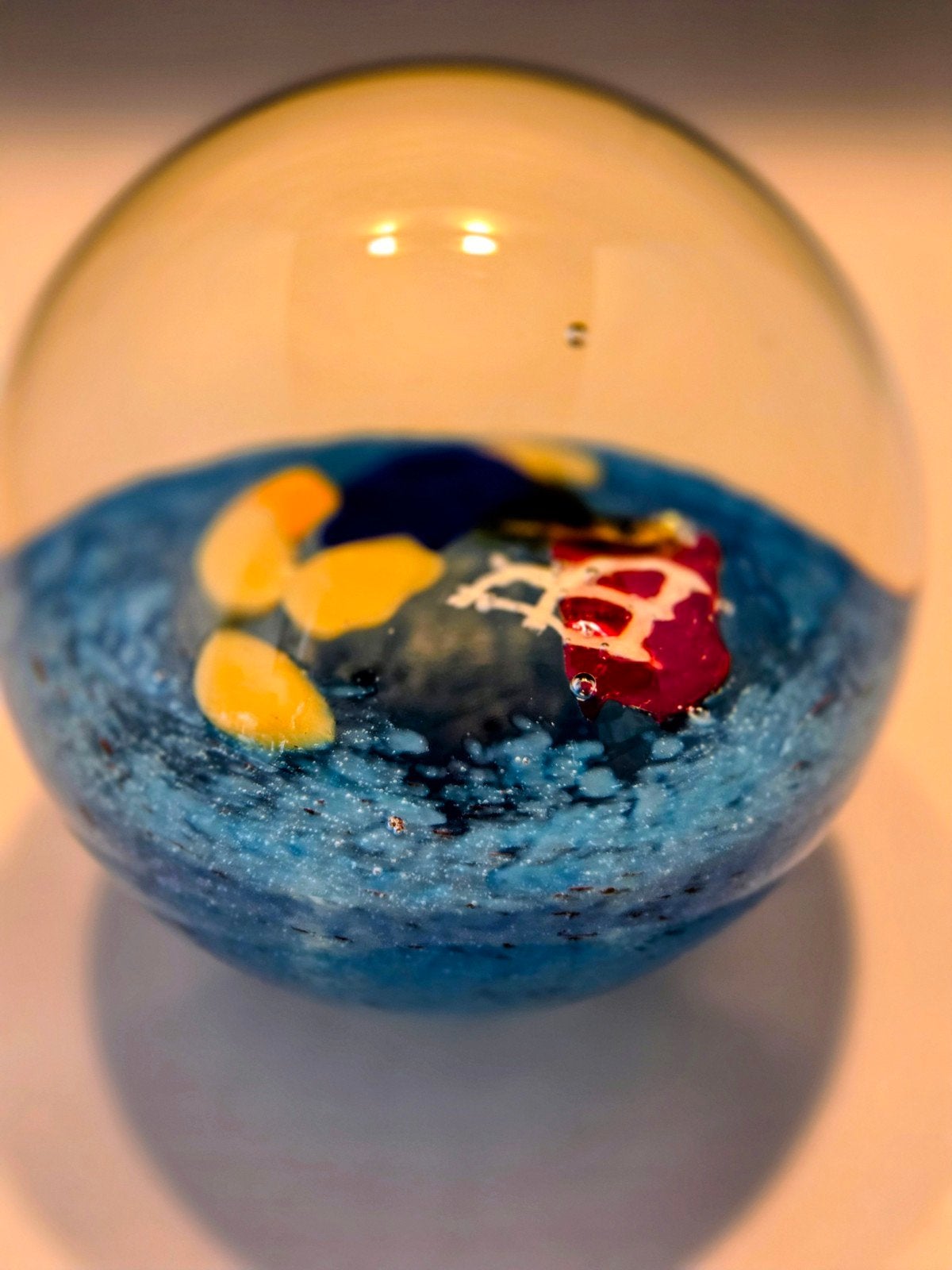 Glazen bol met abstracte decoratie - Atelier Beranek, Ophalen of Verzenden
