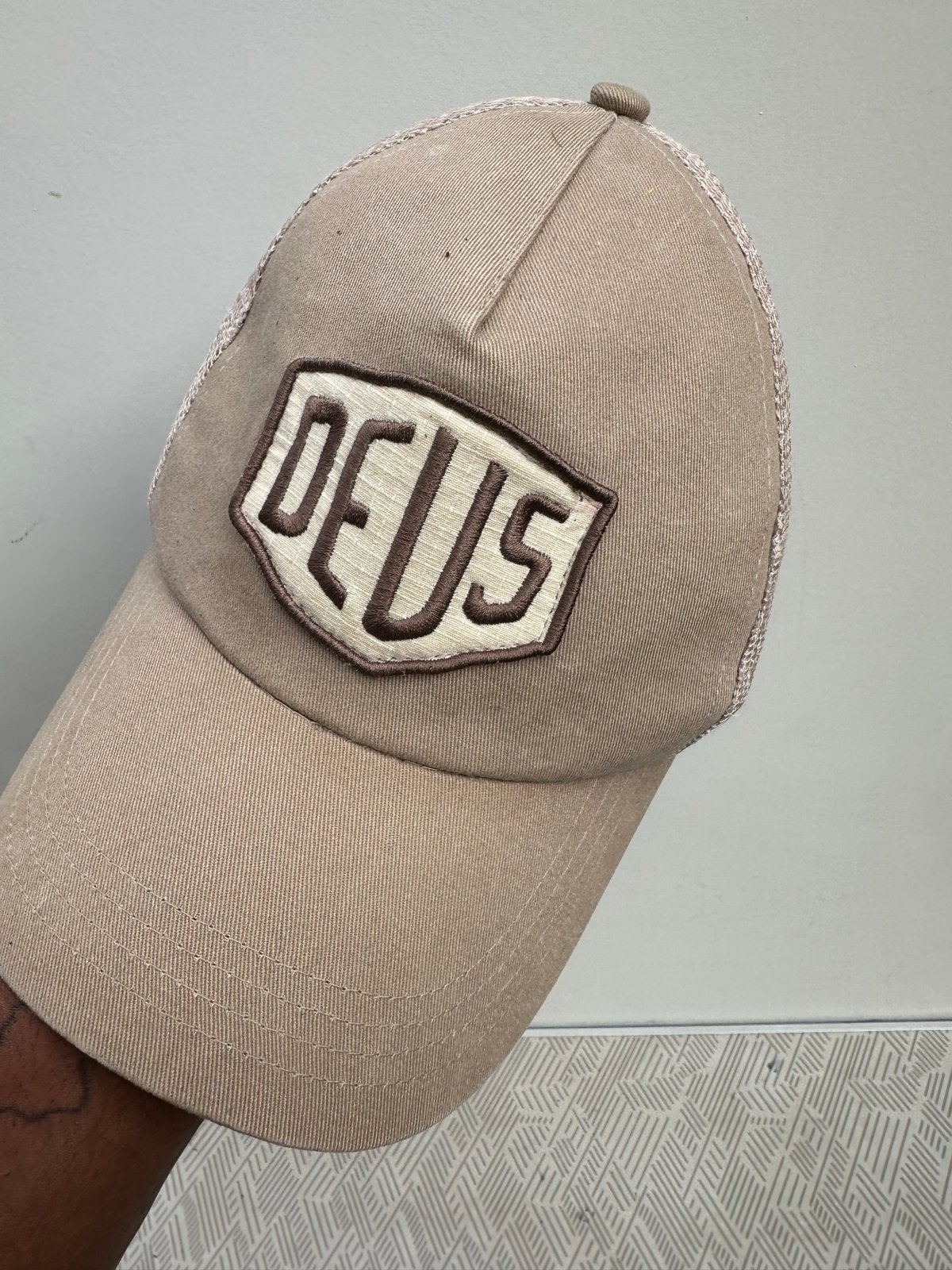 Deus Ex Machina Trucker Cap - Beige, Kleding | Heren, Ophalen of Verzenden, Gedragen, One size fits all, Pet